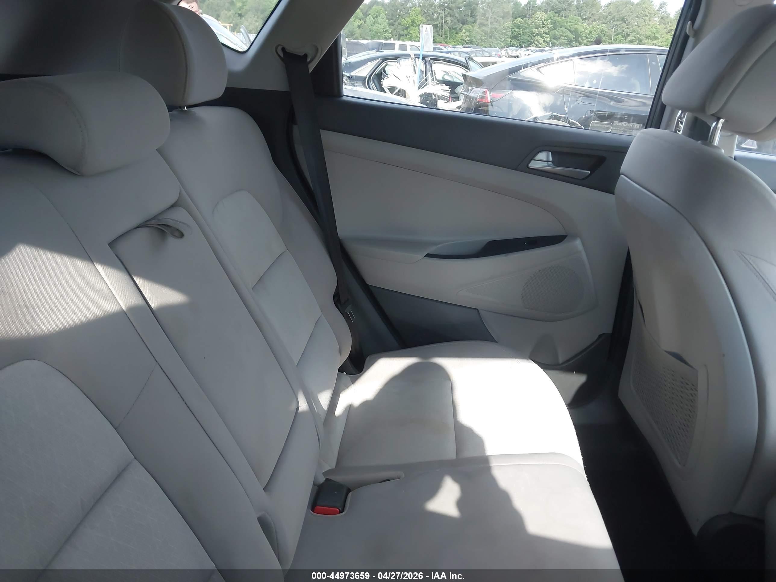 HYUNDAI TUCSON image 8