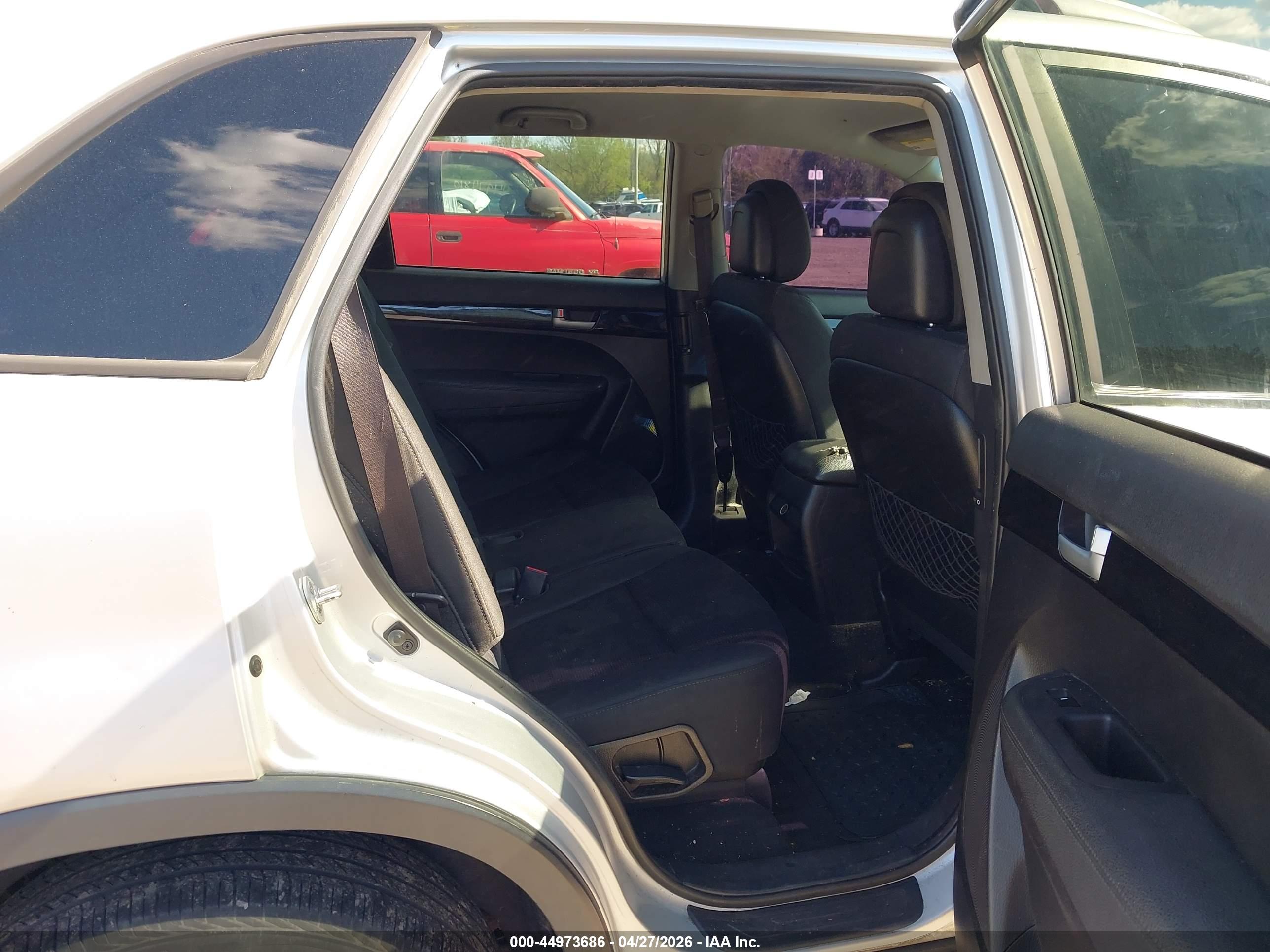 KIA SORENTO image 8