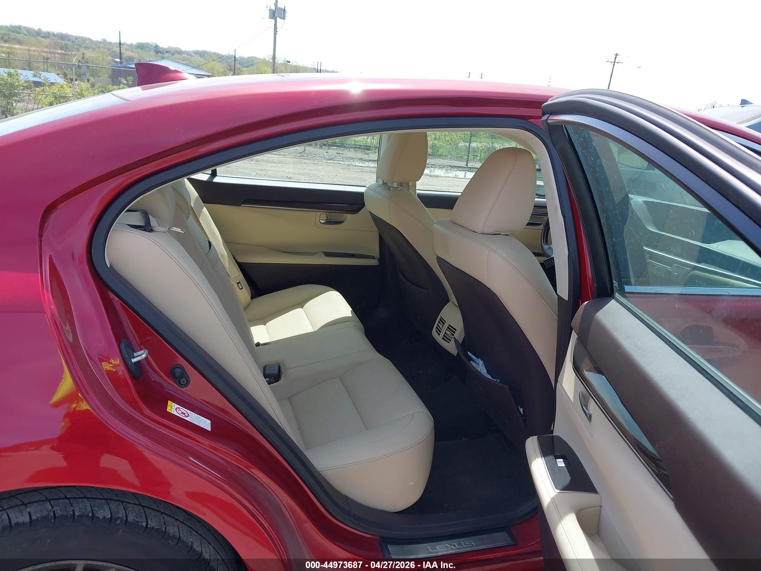LEXUS ES image 8
