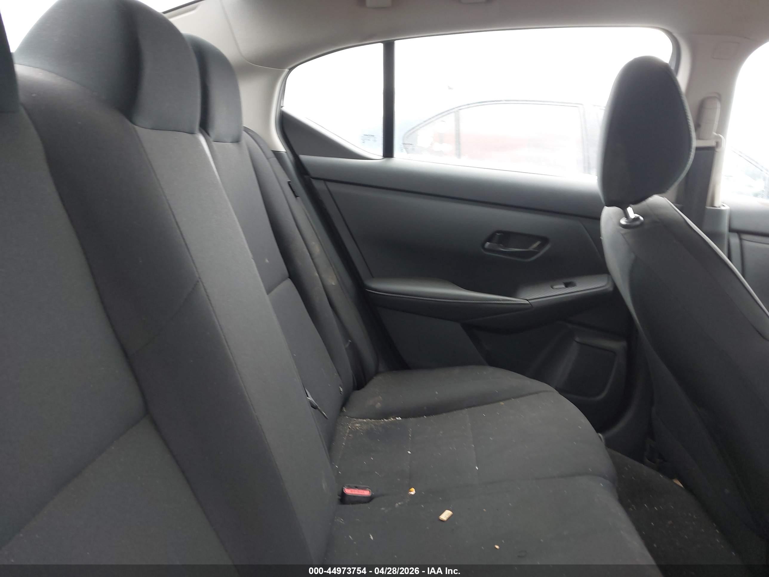 NISSAN SENTRA image 8