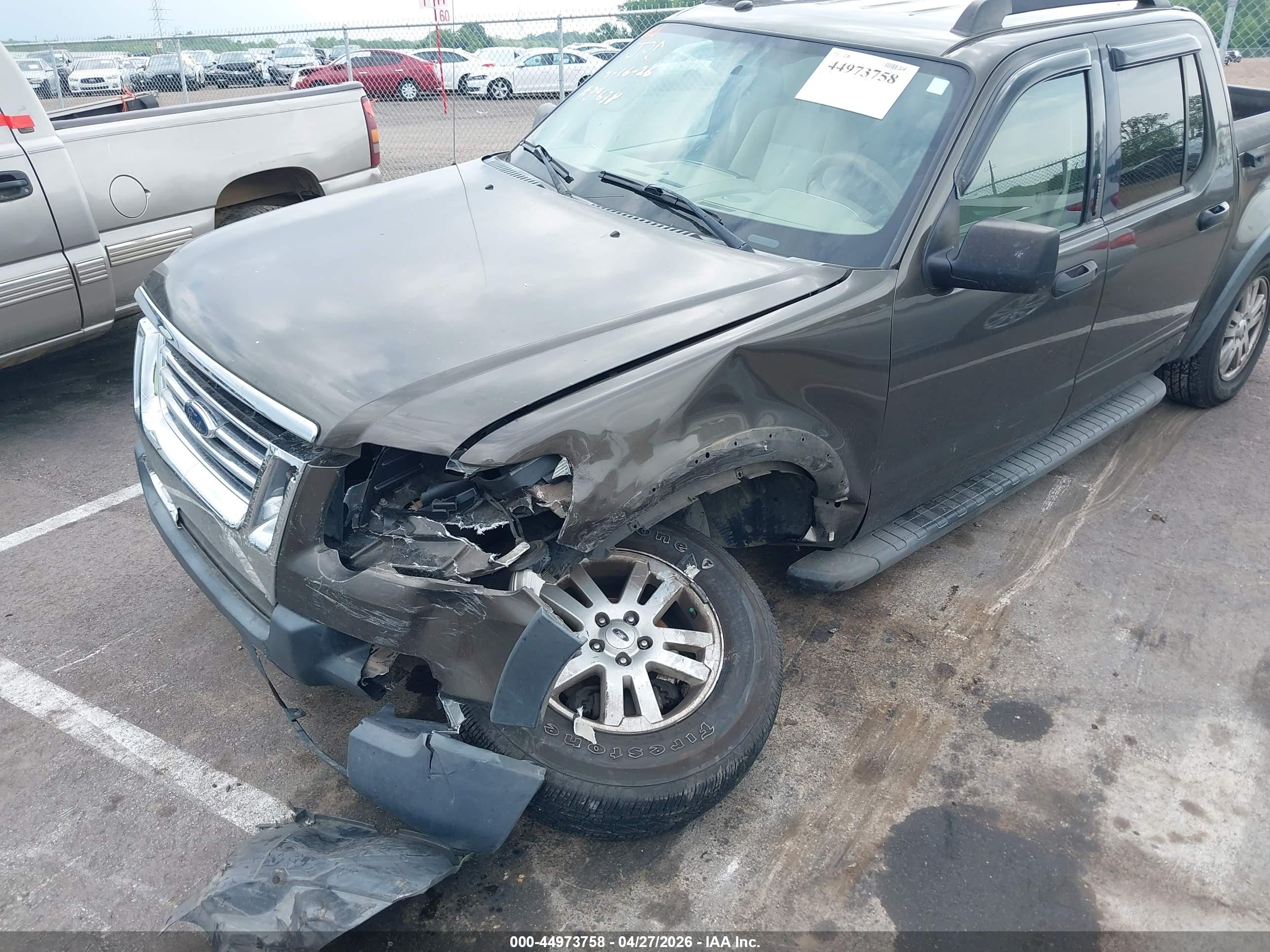 FORD EXPLORER image 6