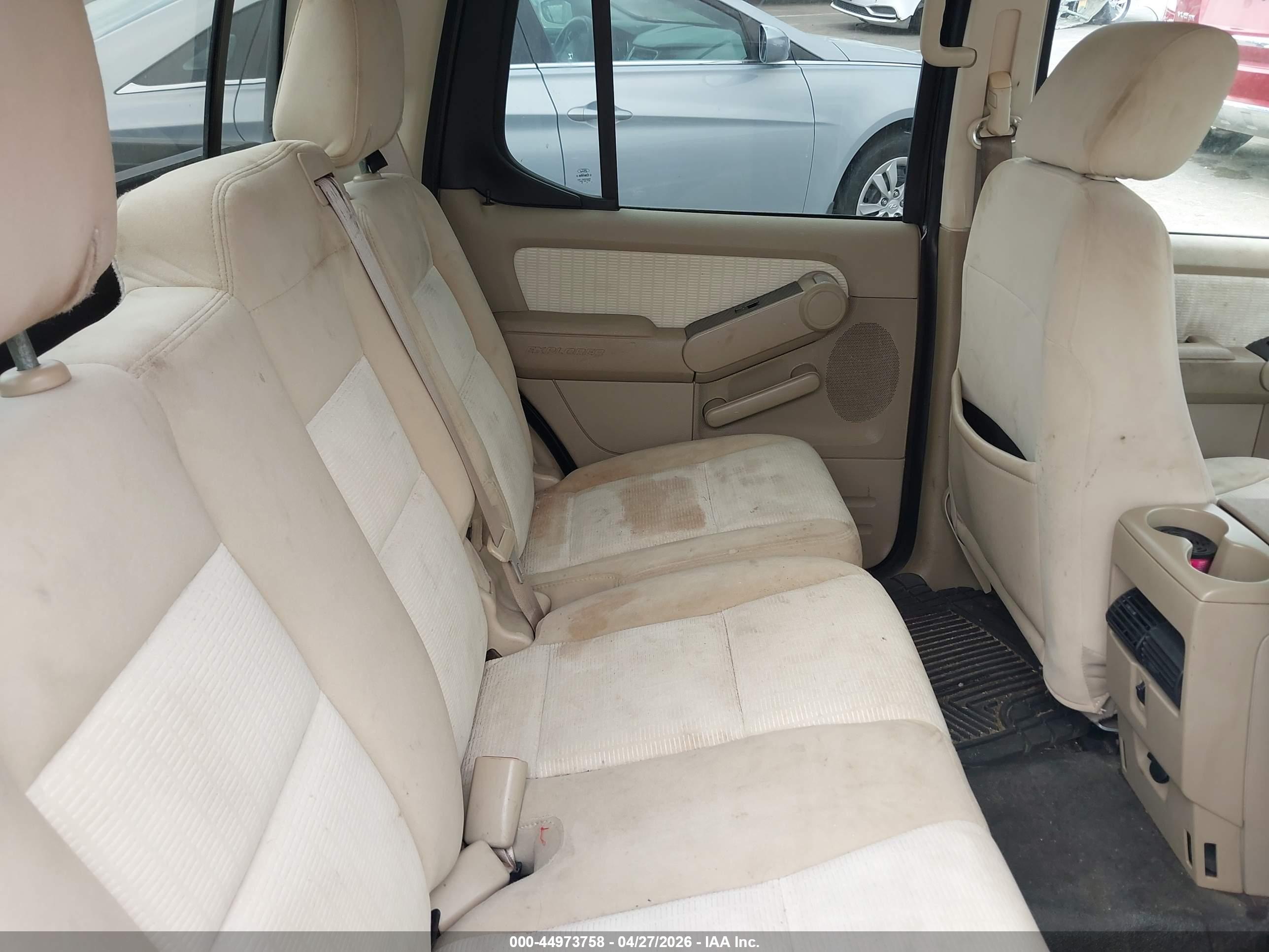 FORD EXPLORER image 8