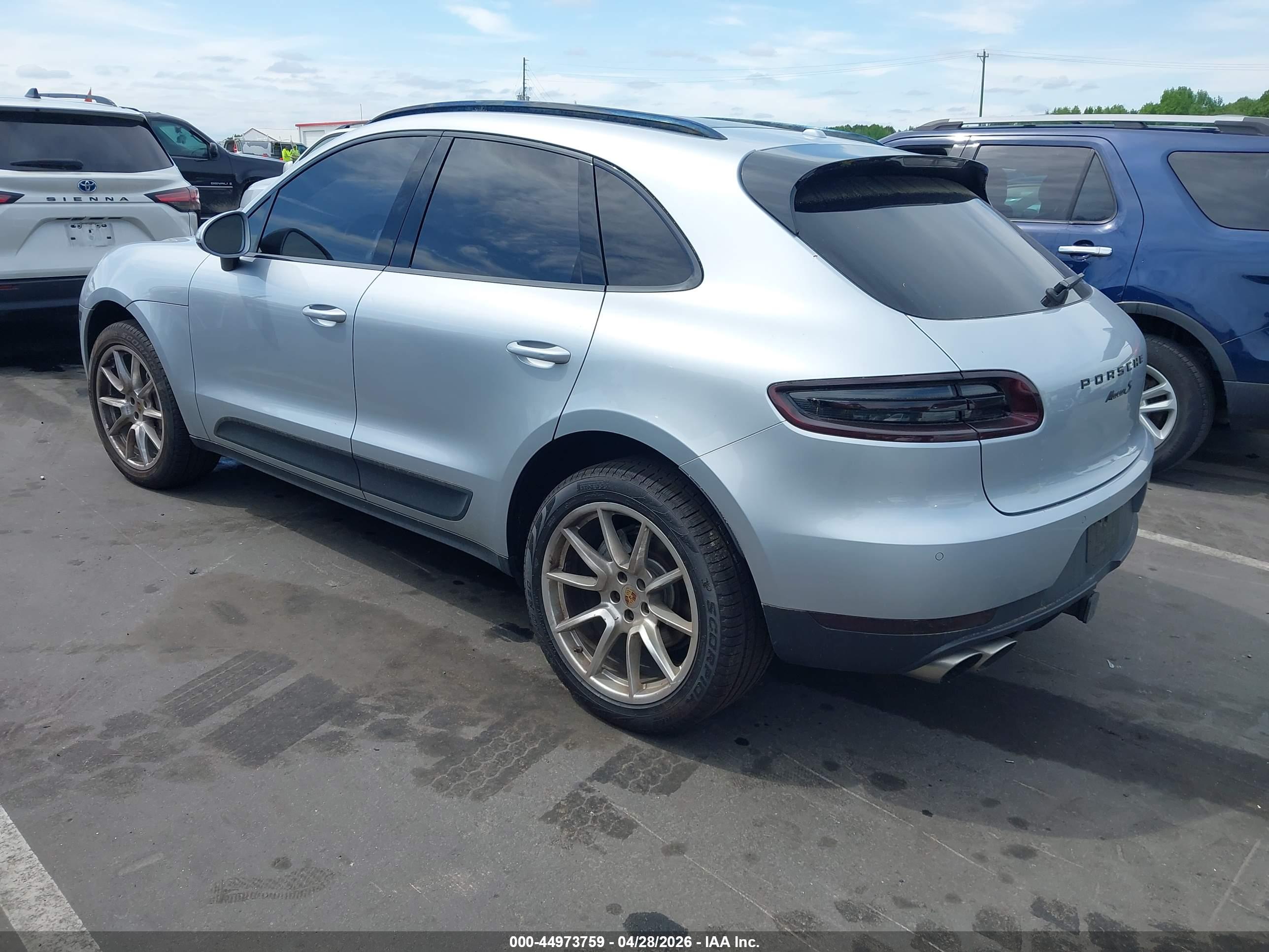 PORSCHE MACAN image 3