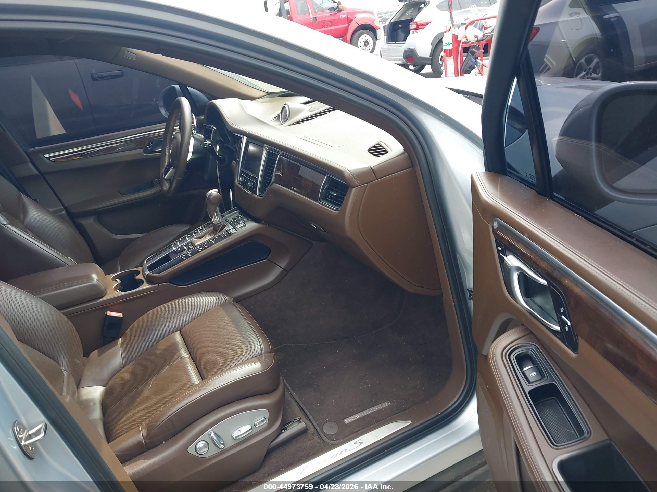 PORSCHE MACAN image 5