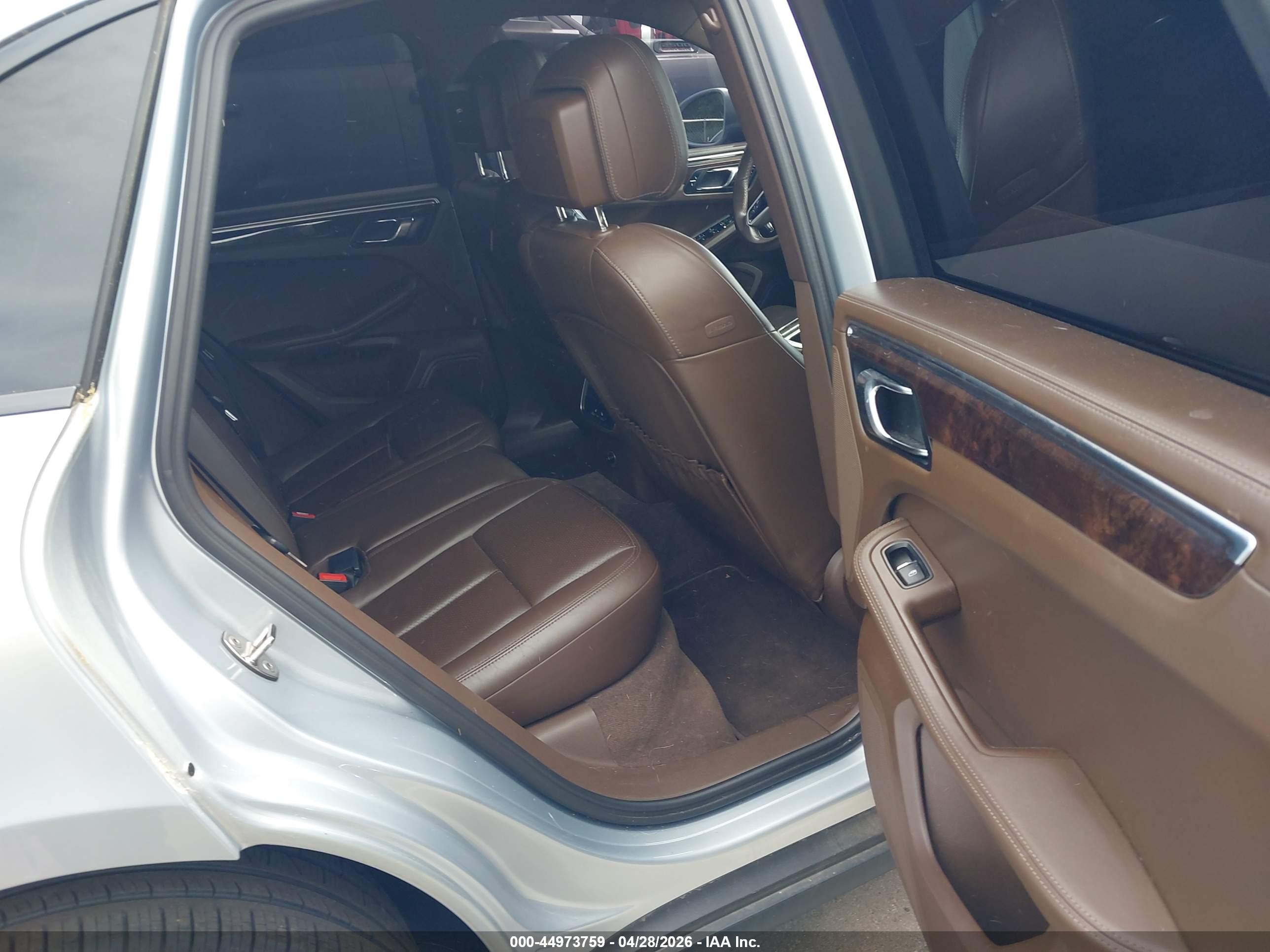 PORSCHE MACAN image 8