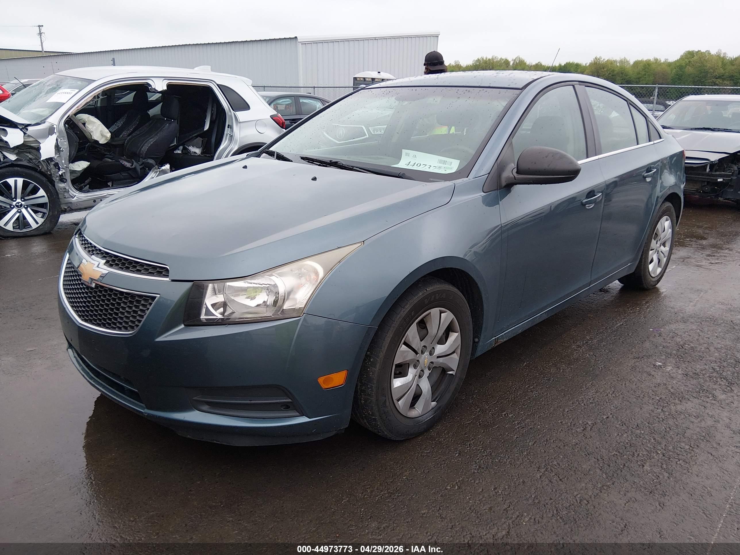 CHEVROLET CRUZE image 2