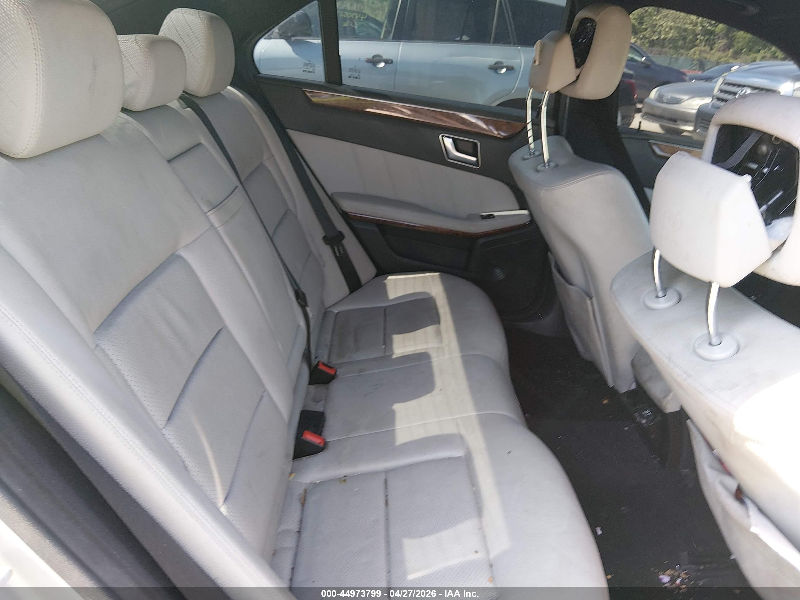 MERCEDES-BENZ E image 8