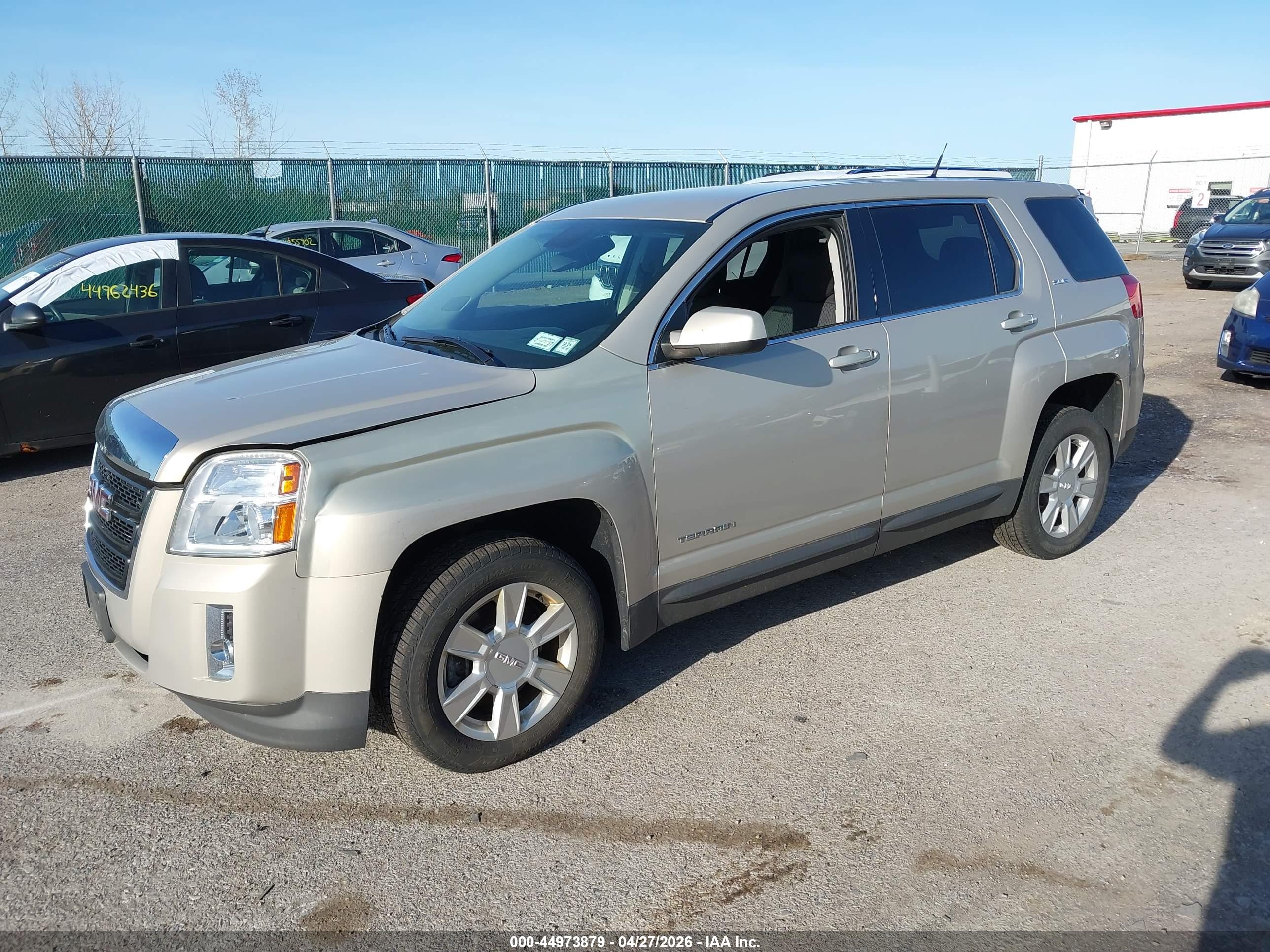 GMC TERRAIN image 2