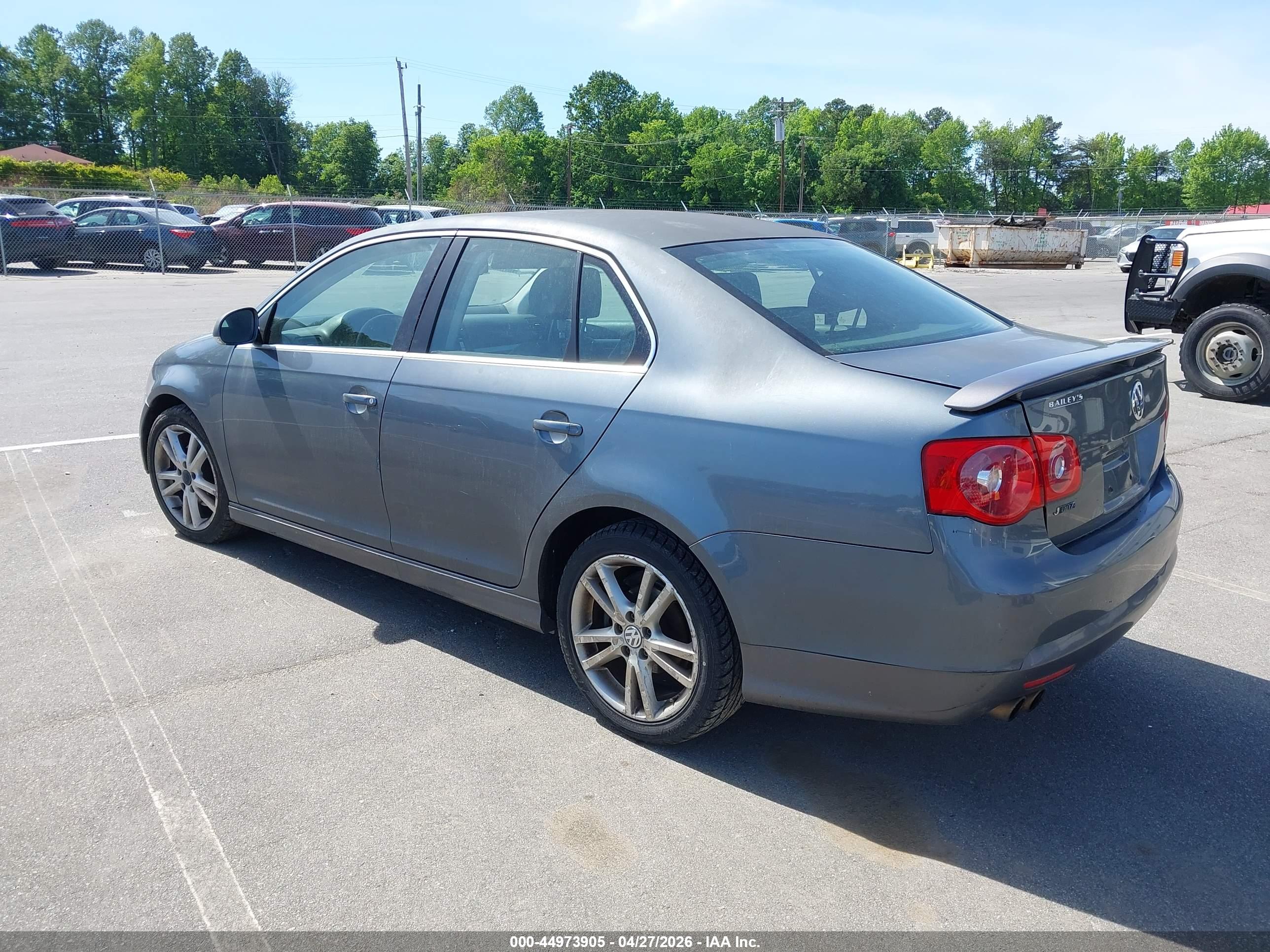 VOLKSWAGEN JETTA image 3