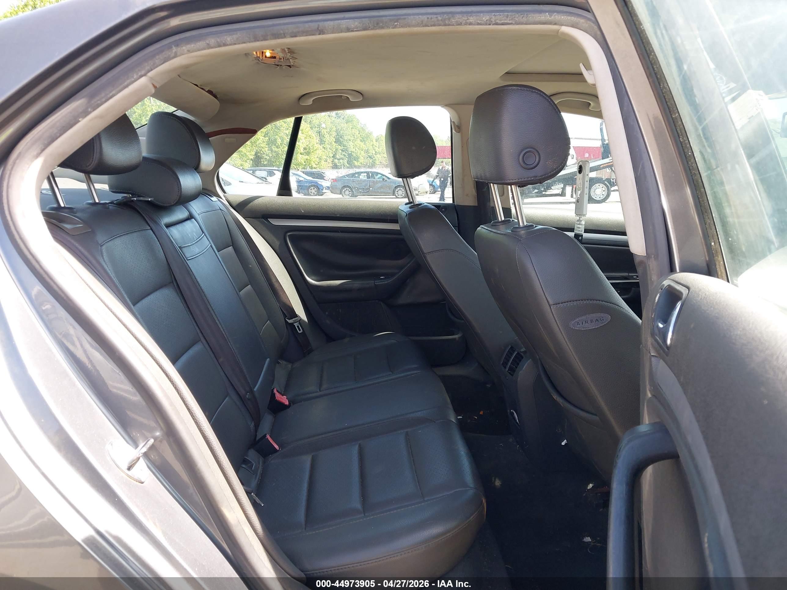 VOLKSWAGEN JETTA image 8