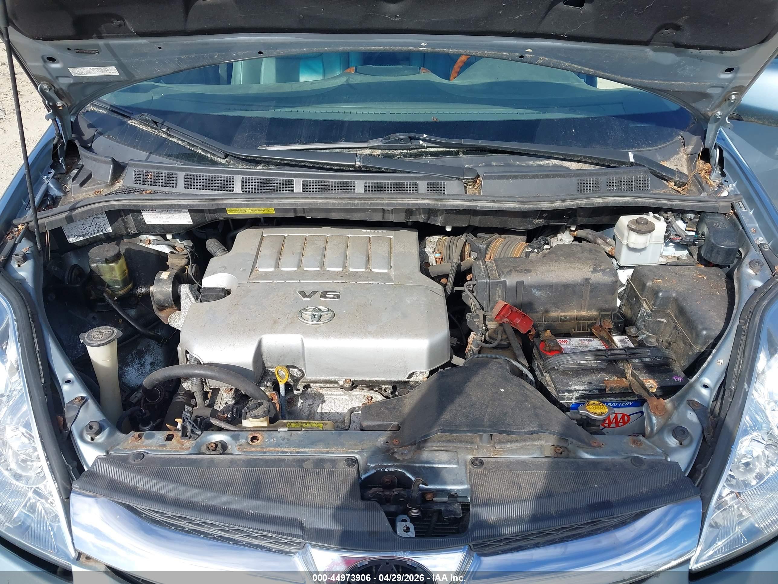 TOYOTA SIENNA image 10