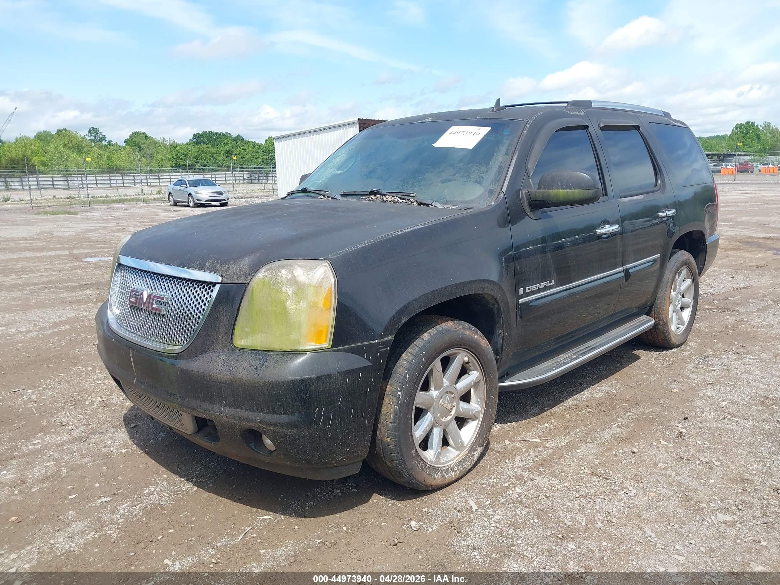 GMC YUKON image 2