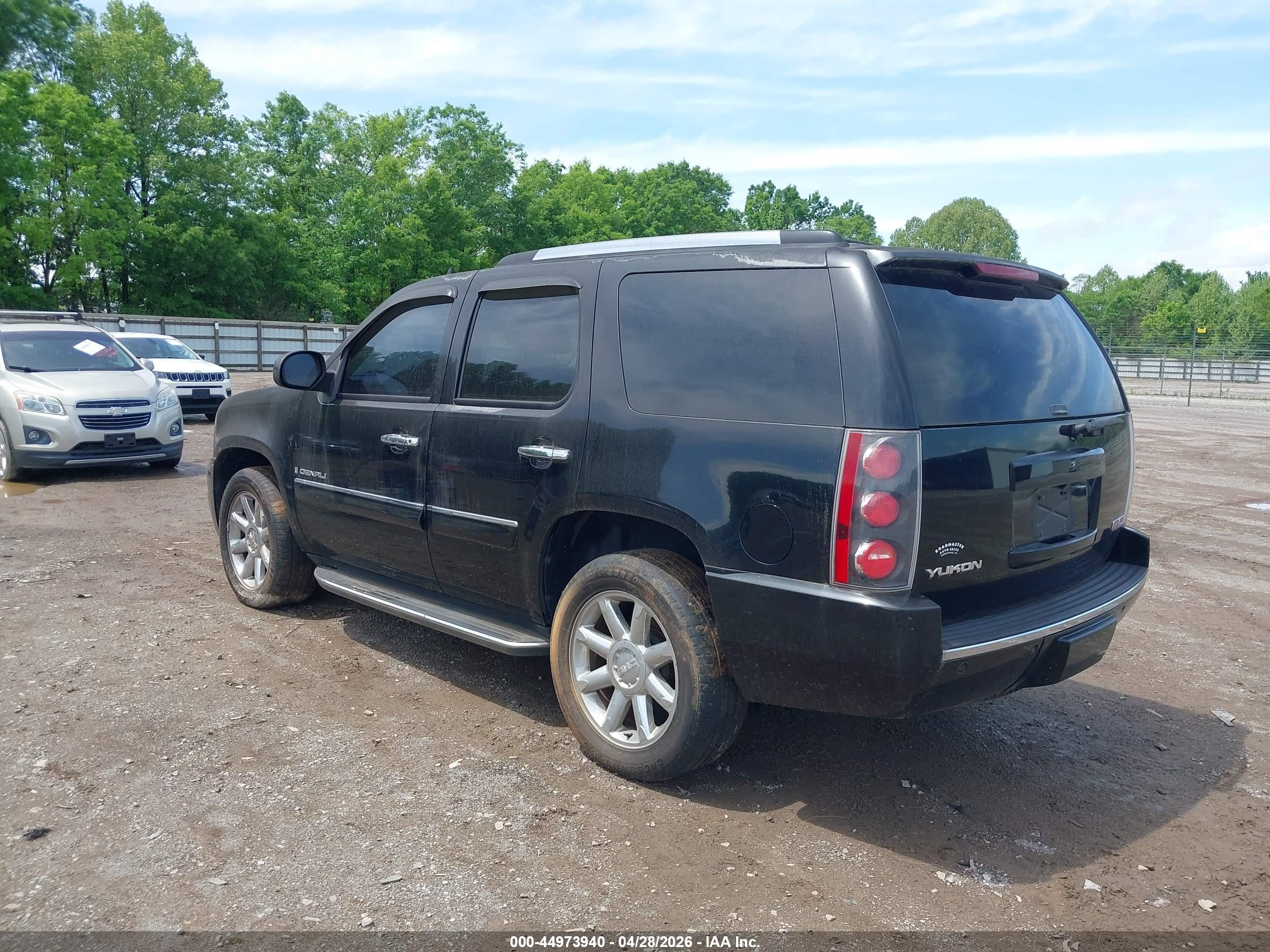 GMC YUKON image 3