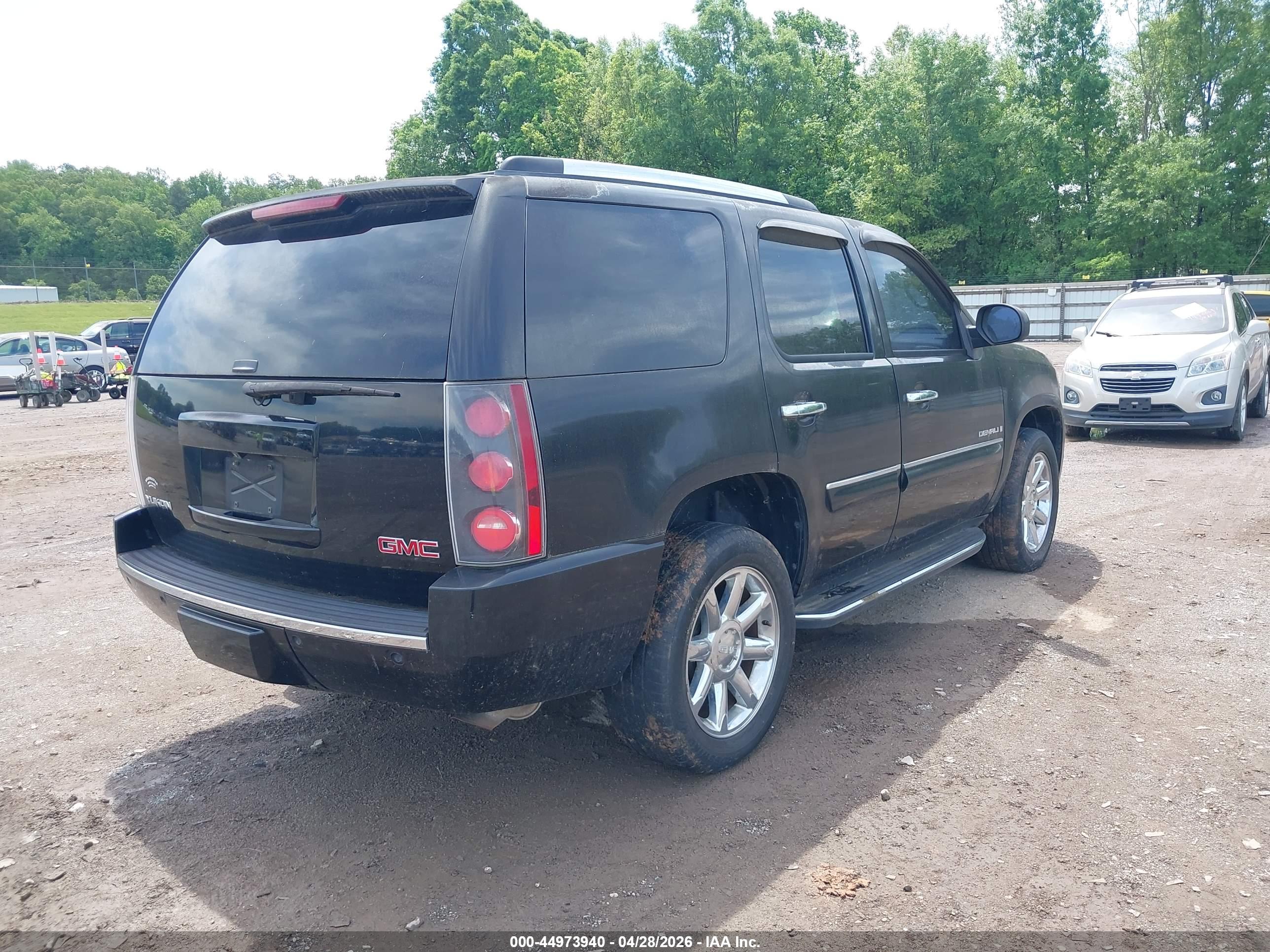 GMC YUKON image 4