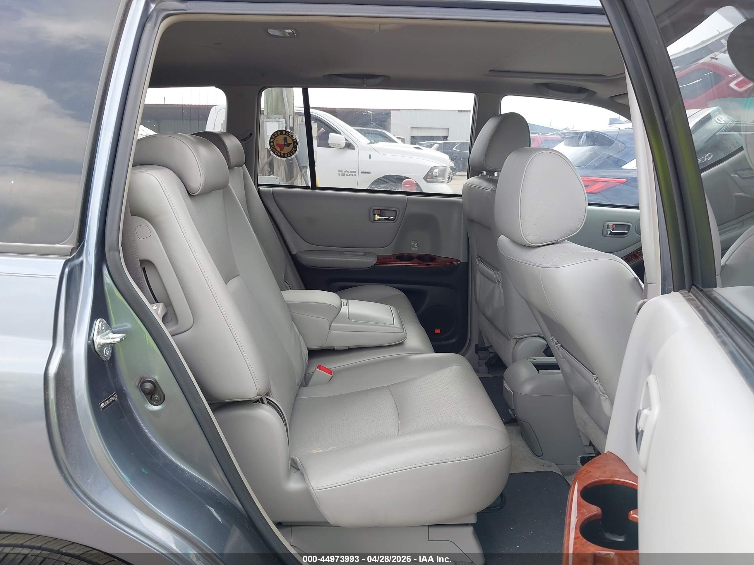 TOYOTA HIGHLANDER image 8