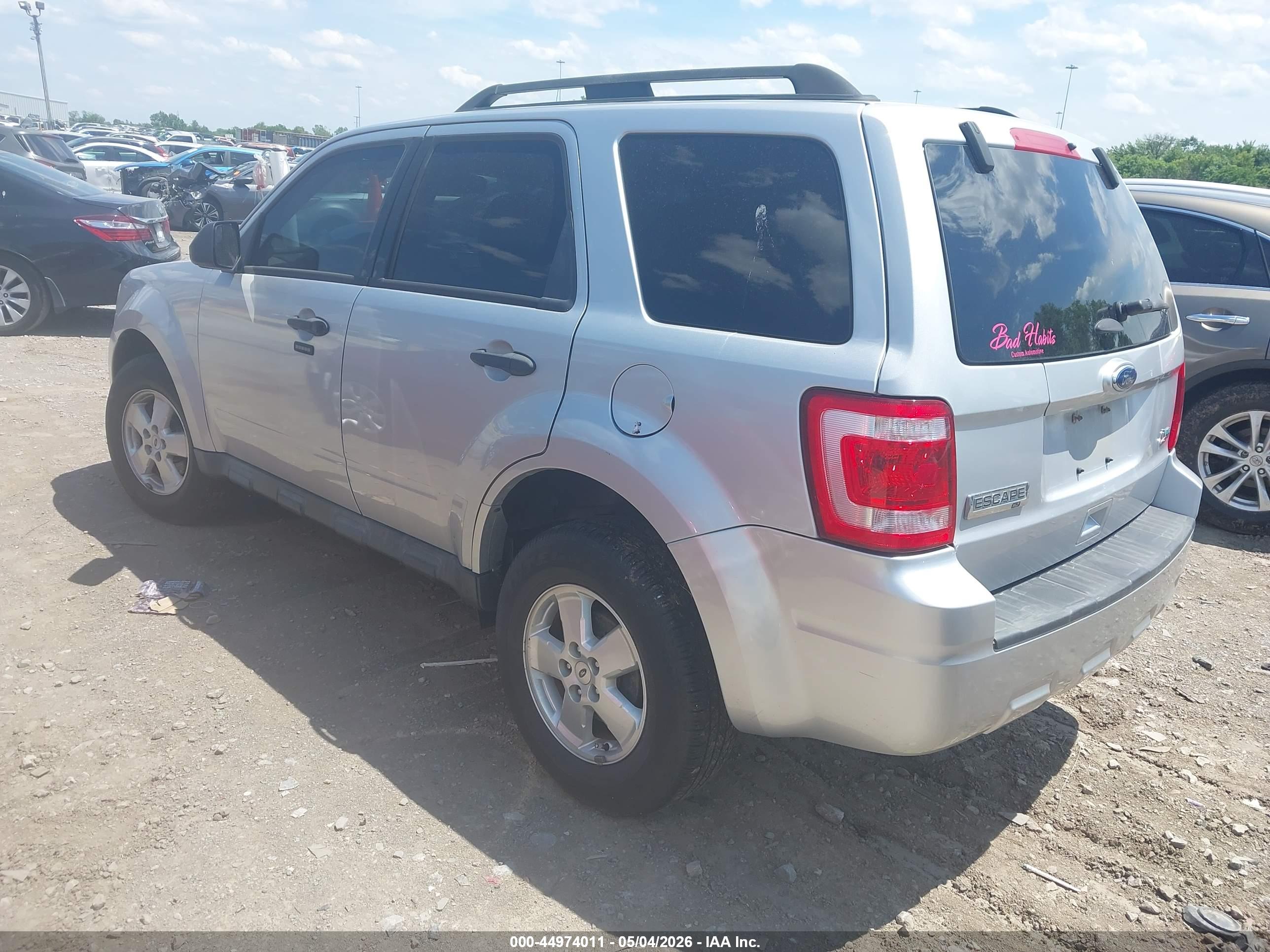 FORD ESCAPE image 3