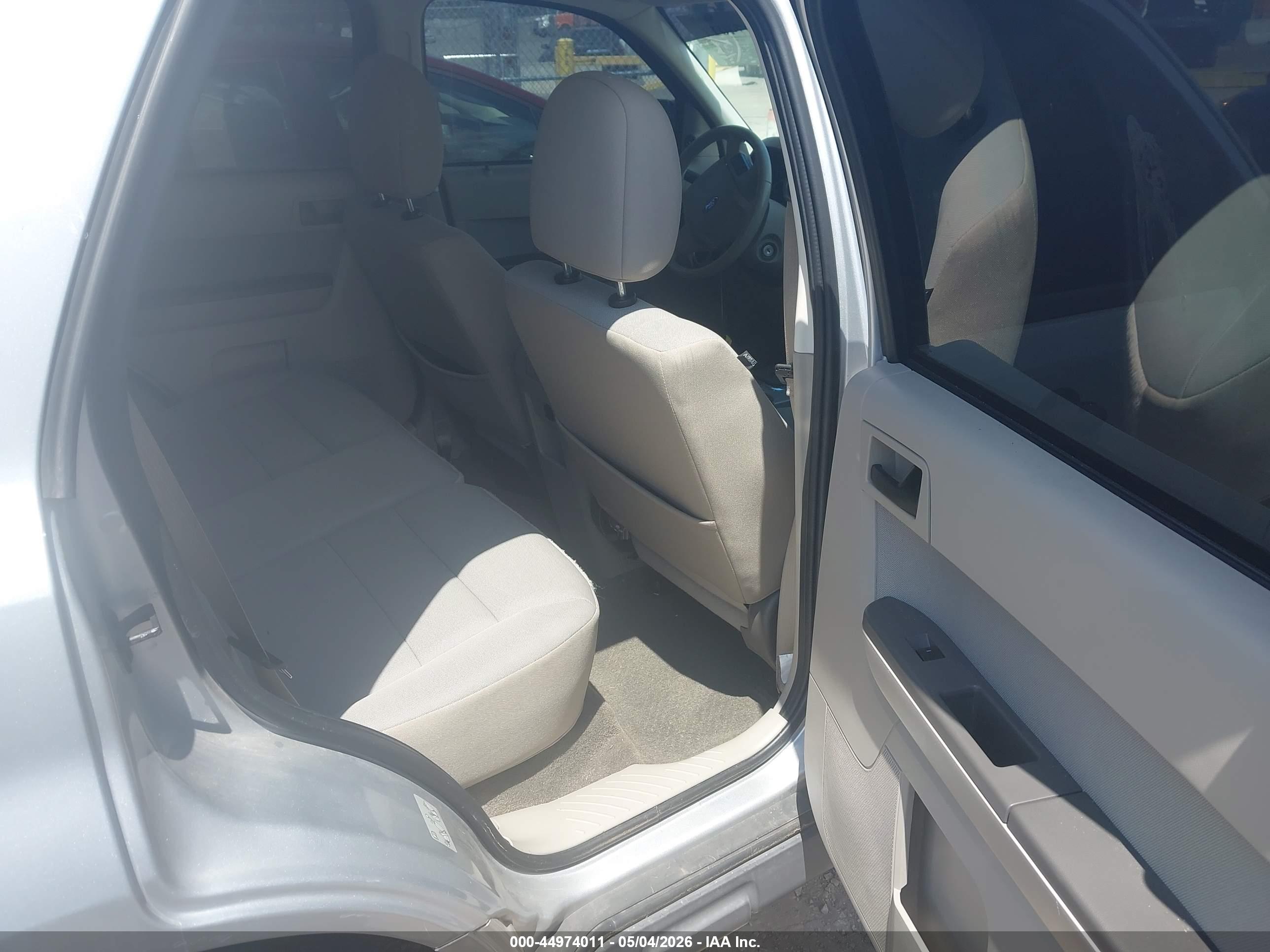 FORD ESCAPE image 8