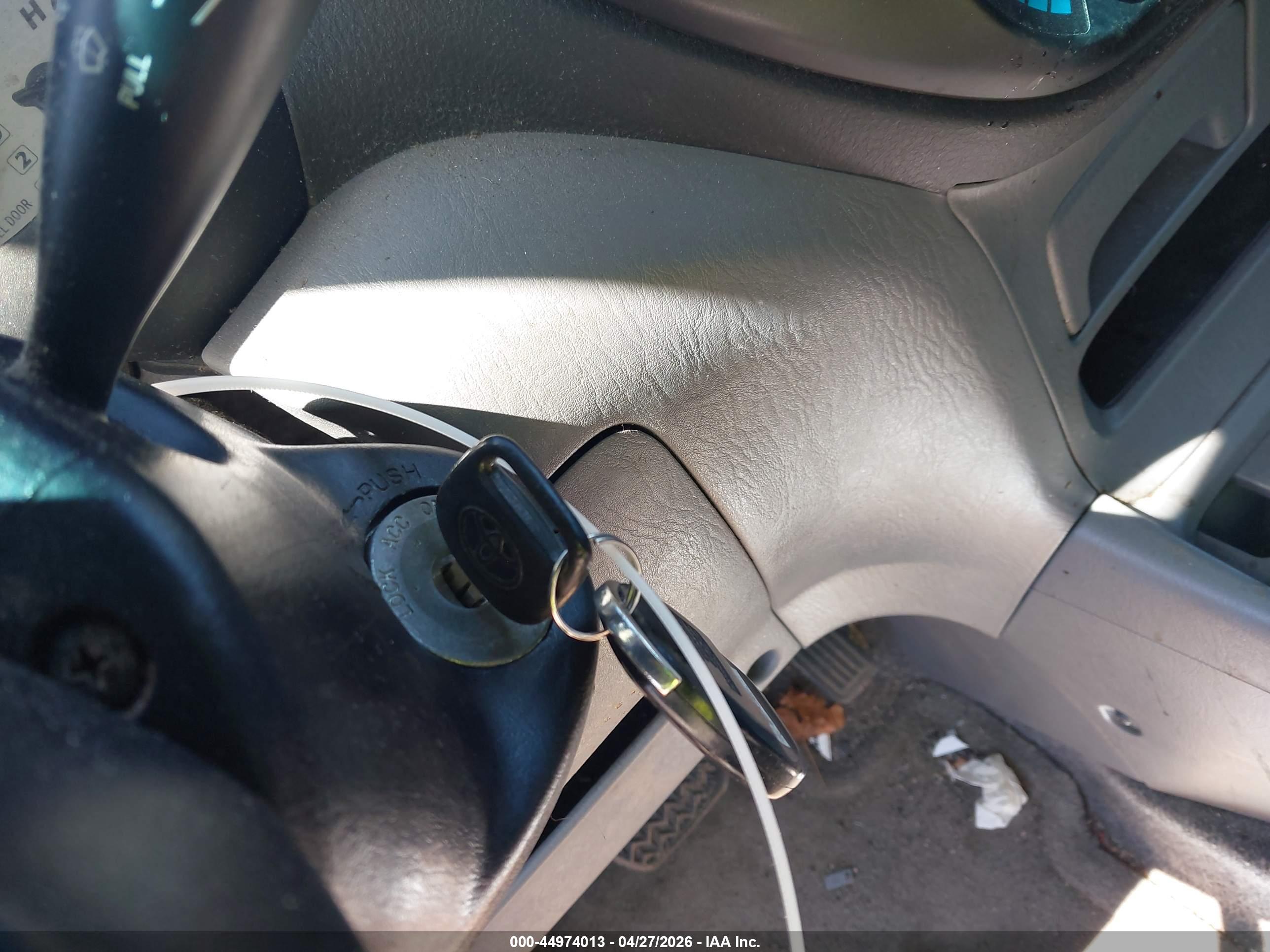 TOYOTA RAV4 image 11