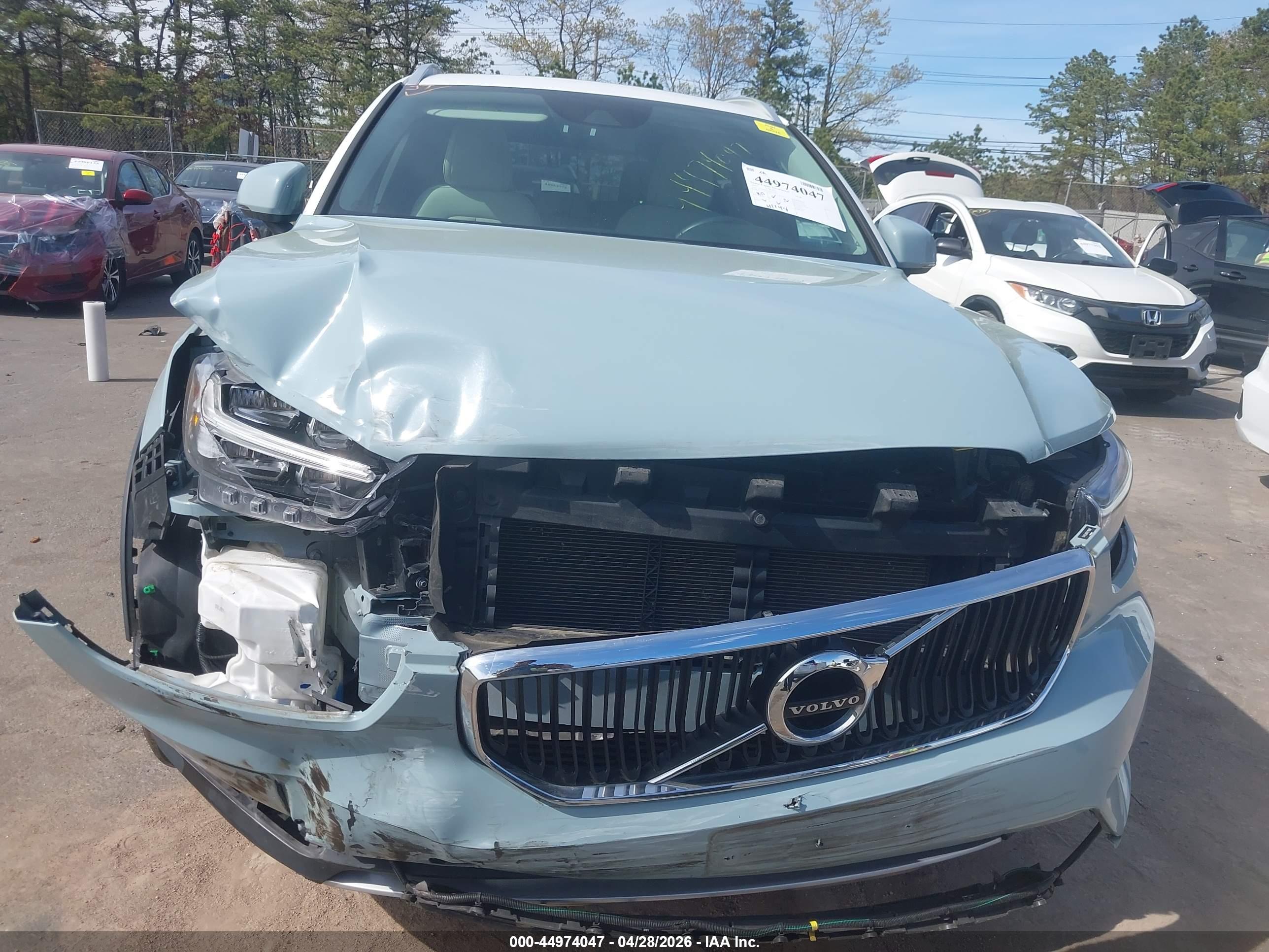VOLVO XC40 image 6