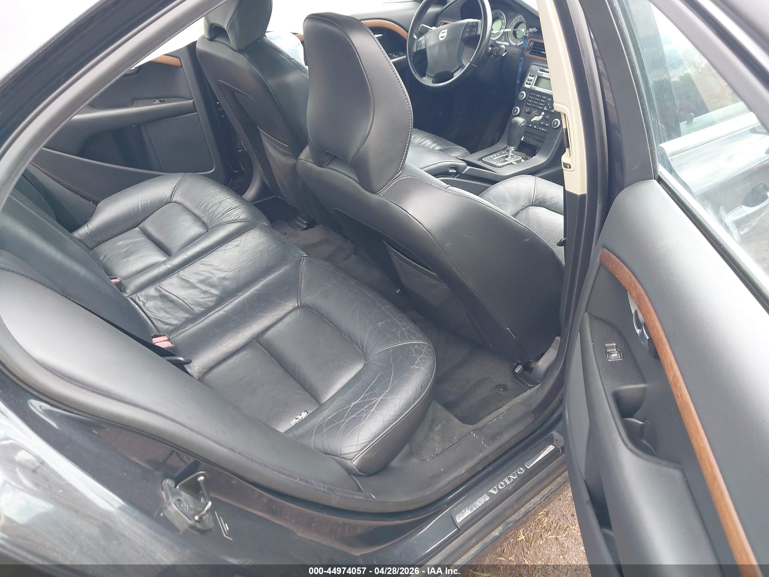 VOLVO S80 image 8