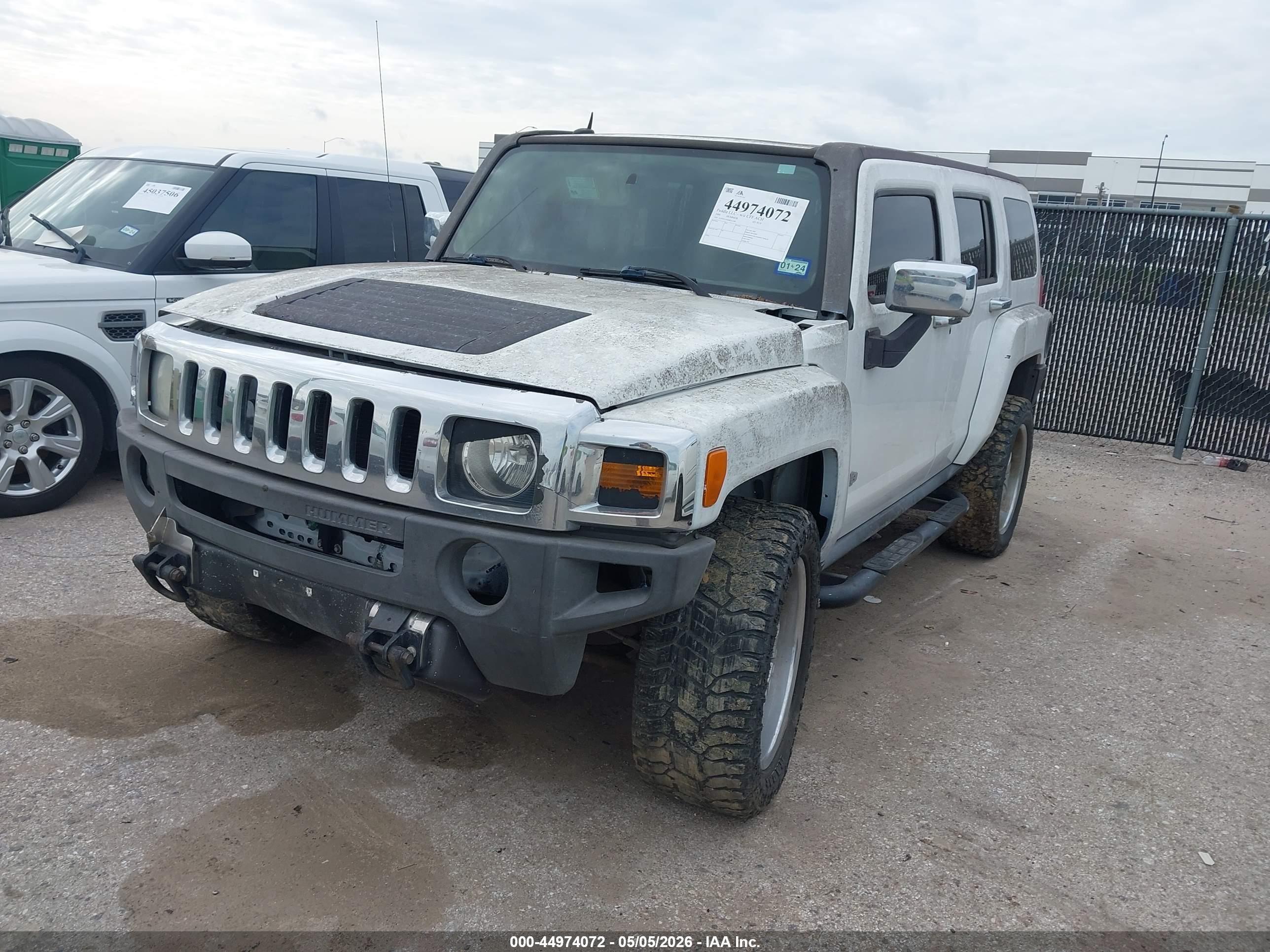 HUMMER H3 image 2