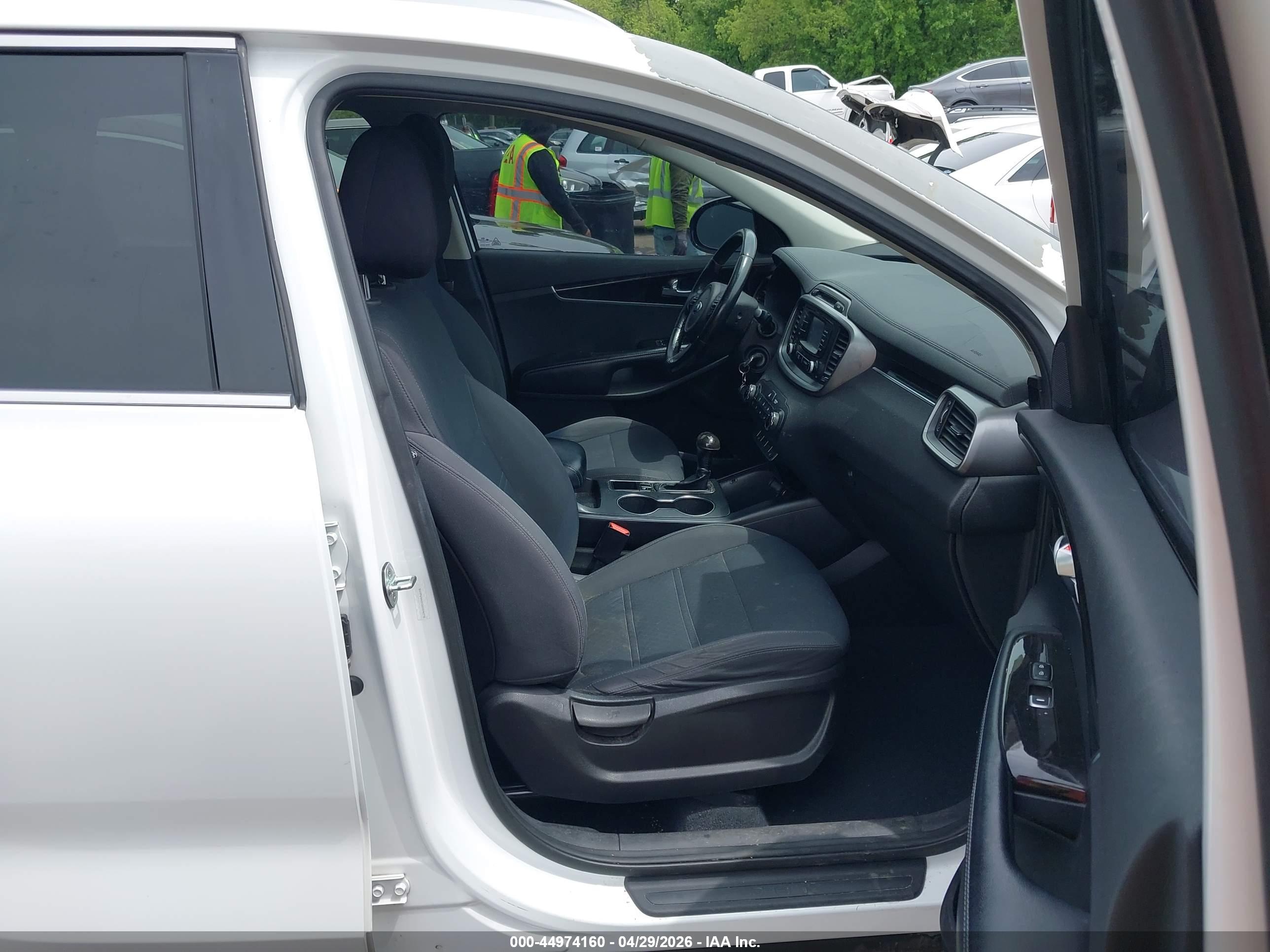 KIA SORENTO image 5