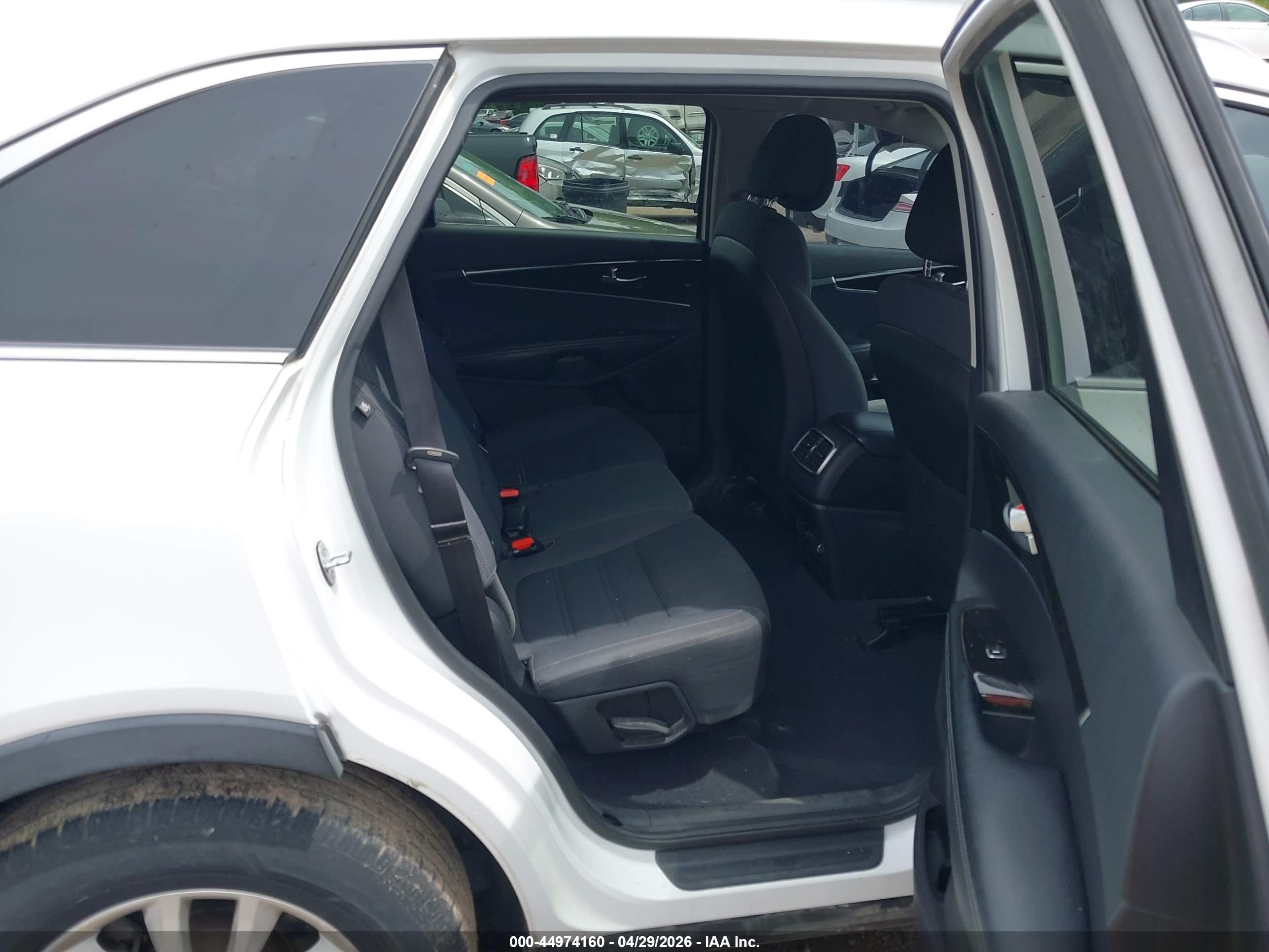 KIA SORENTO image 8