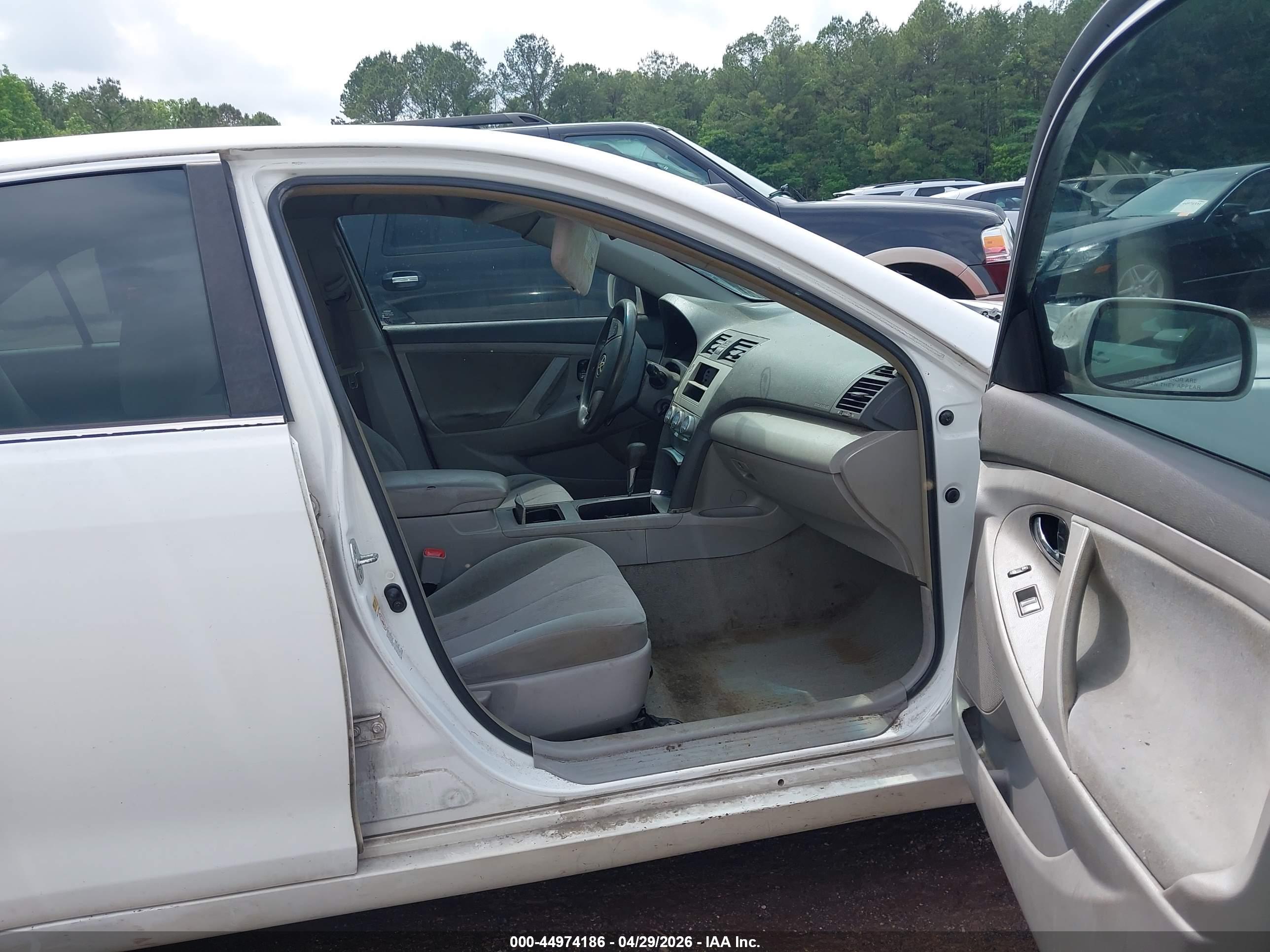 TOYOTA CAMRY image 5