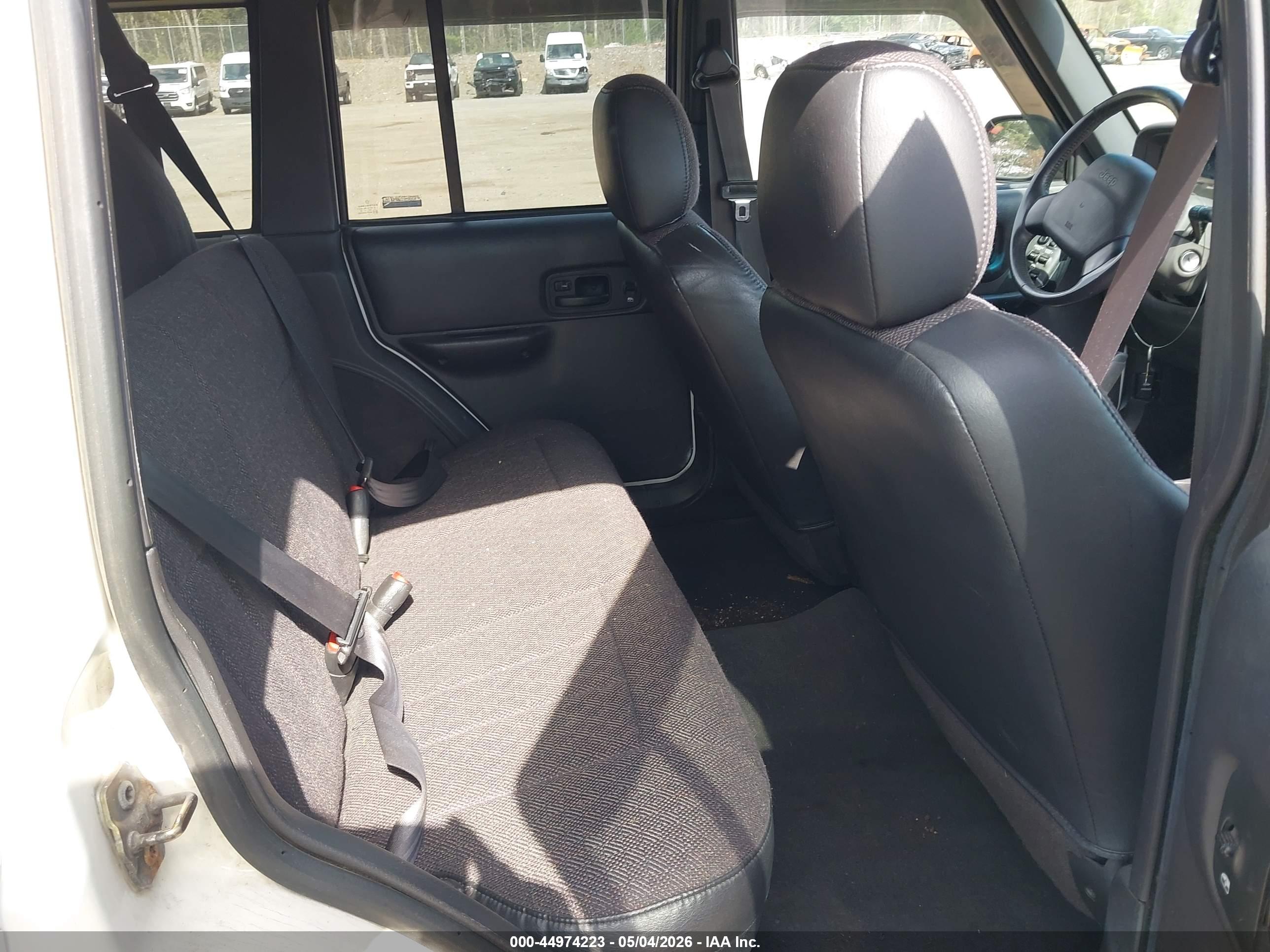 JEEP CHEROKEE image 8