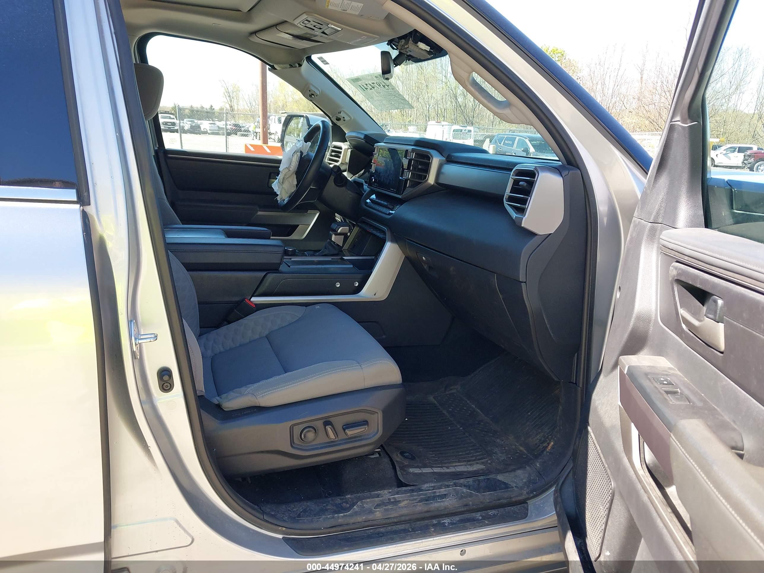 TOYOTA SEQUOIA image 5