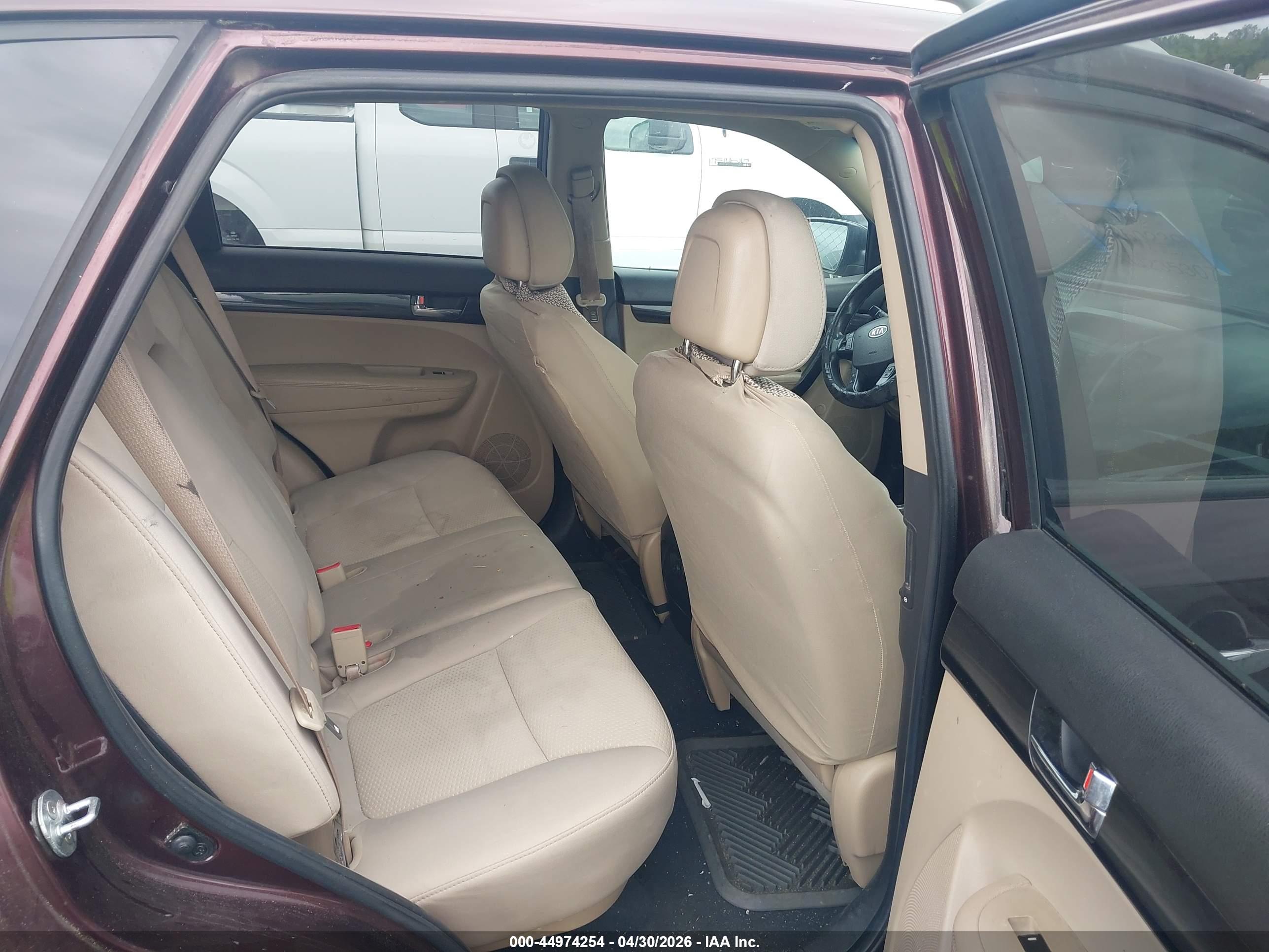 KIA SORENTO image 8