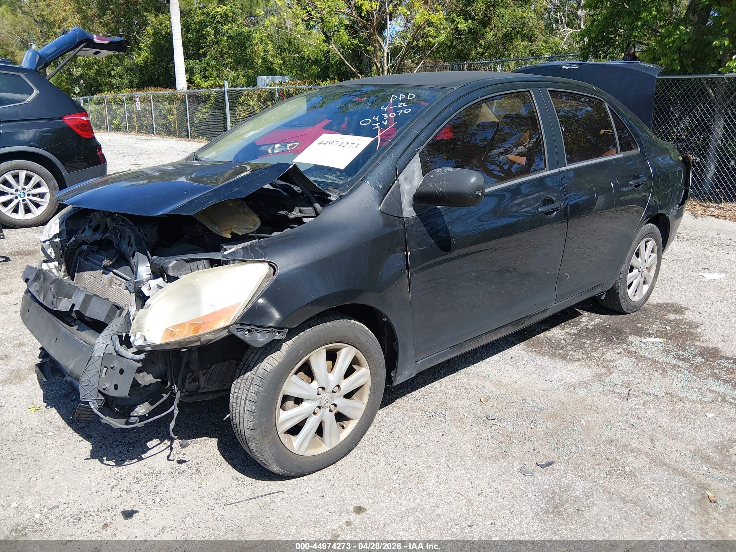 TOYOTA YARIS image 2