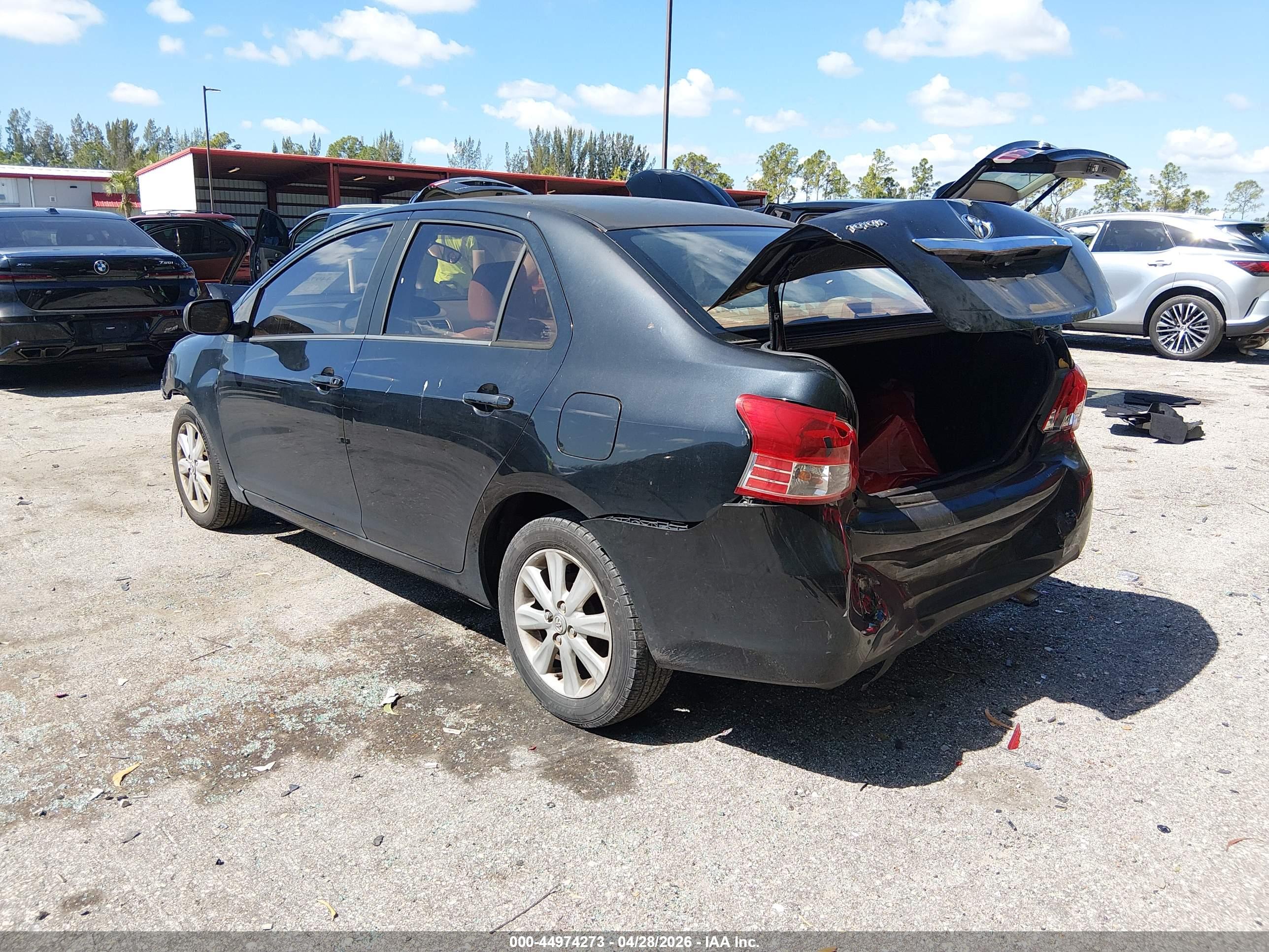 TOYOTA YARIS image 3