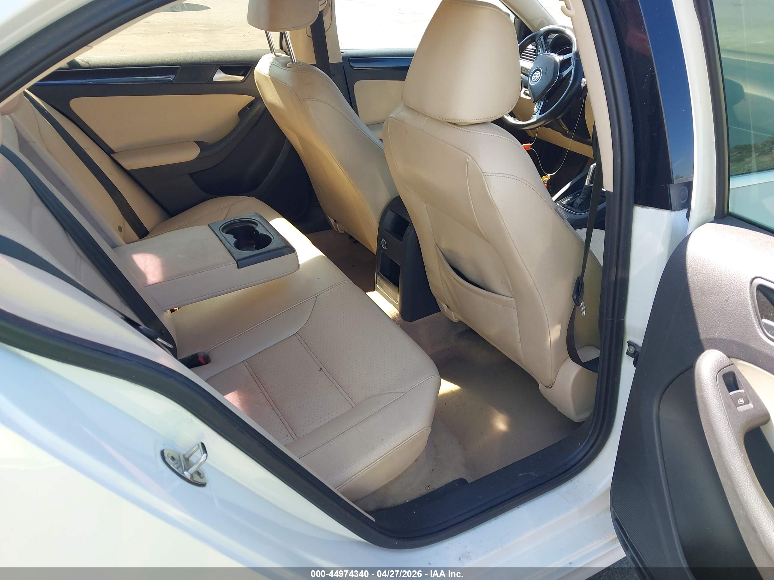 VOLKSWAGEN JETTA image 8