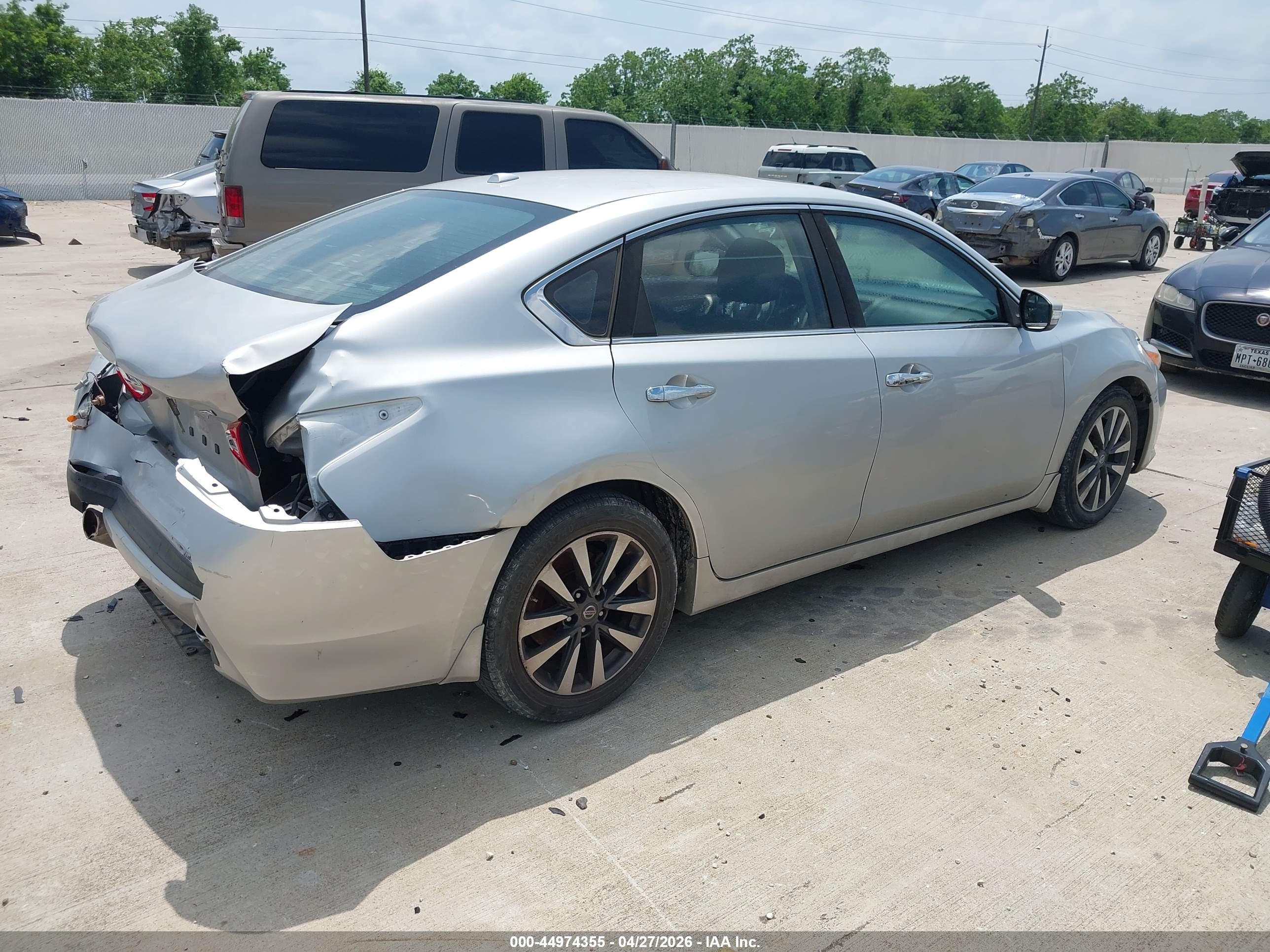 NISSAN ALTIMA image 4