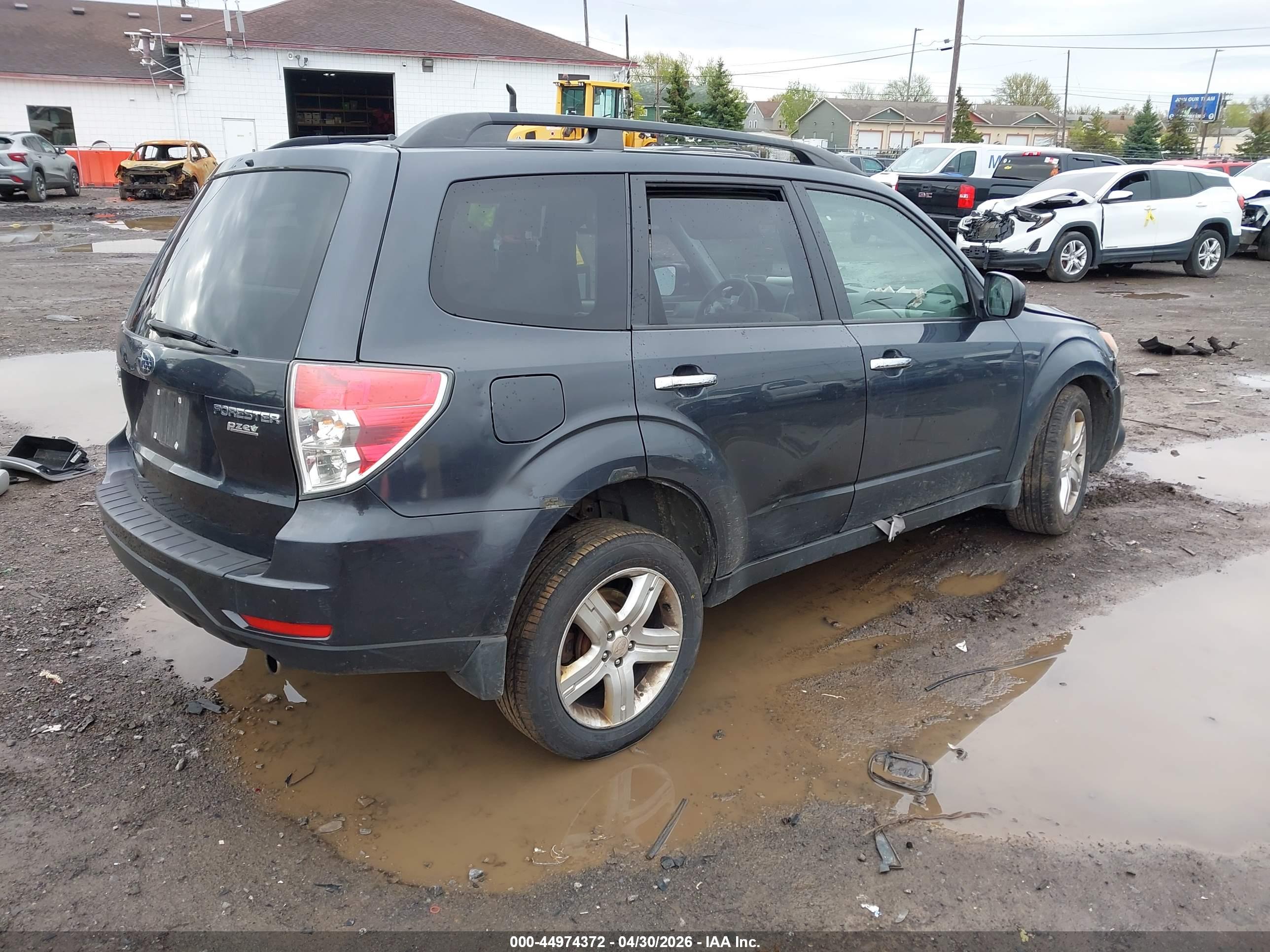 SUBARU FORESTER image 4