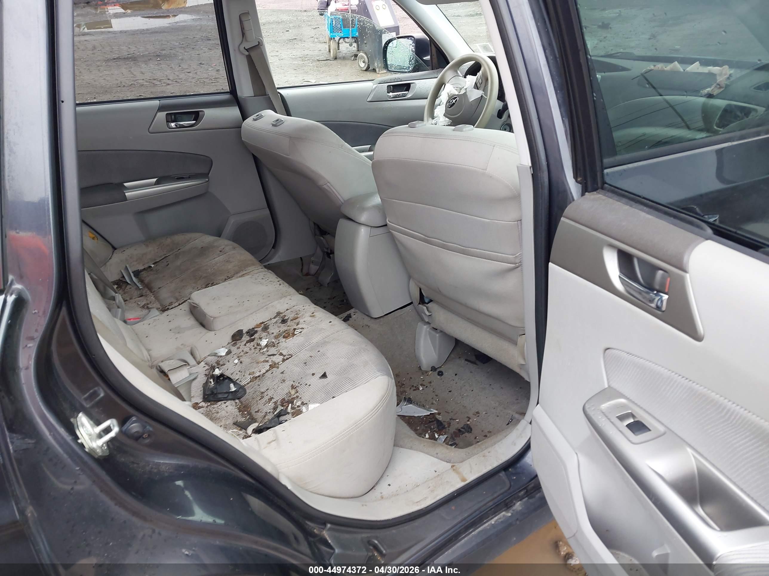 SUBARU FORESTER image 8
