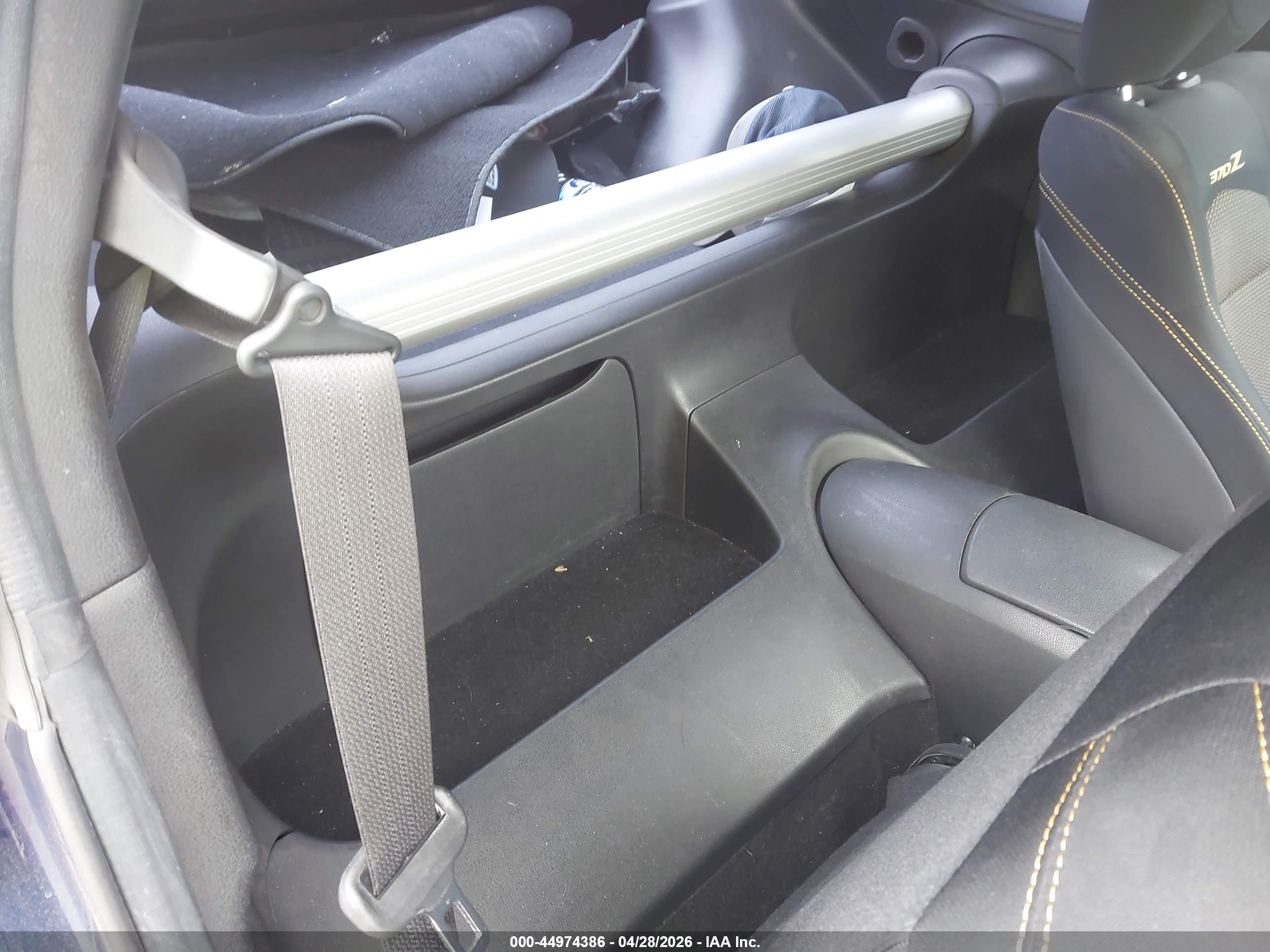 NISSAN 370Z image 8