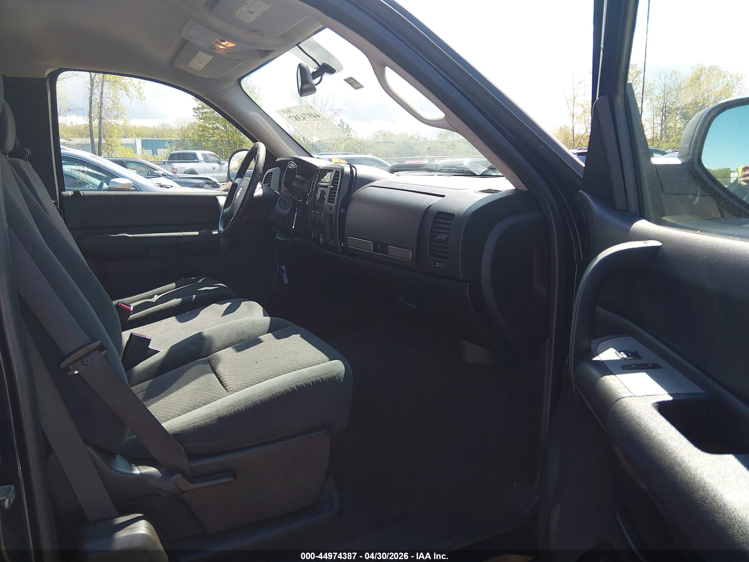 CHEVROLET SILVERADO image 5