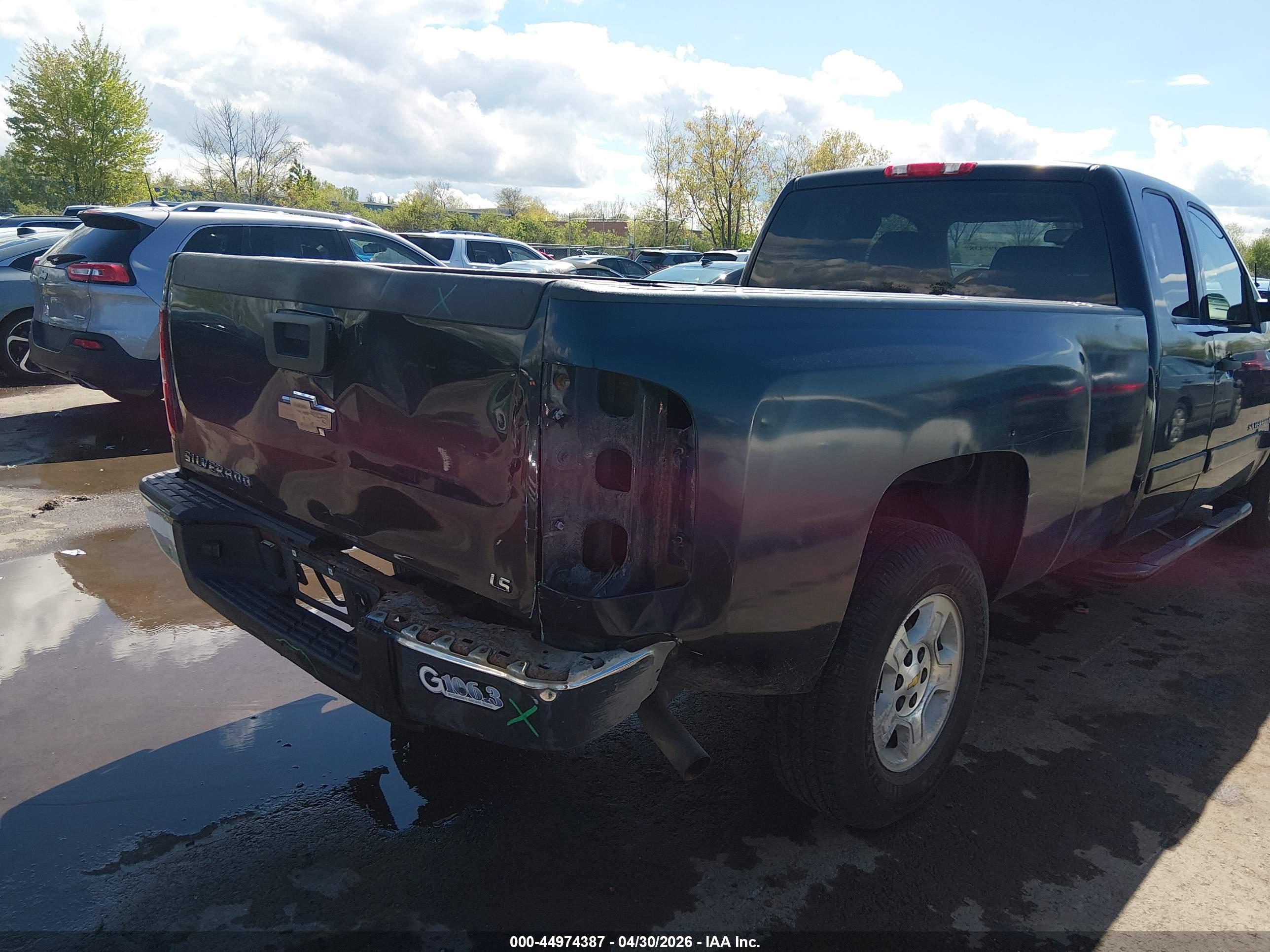 CHEVROLET SILVERADO image 6