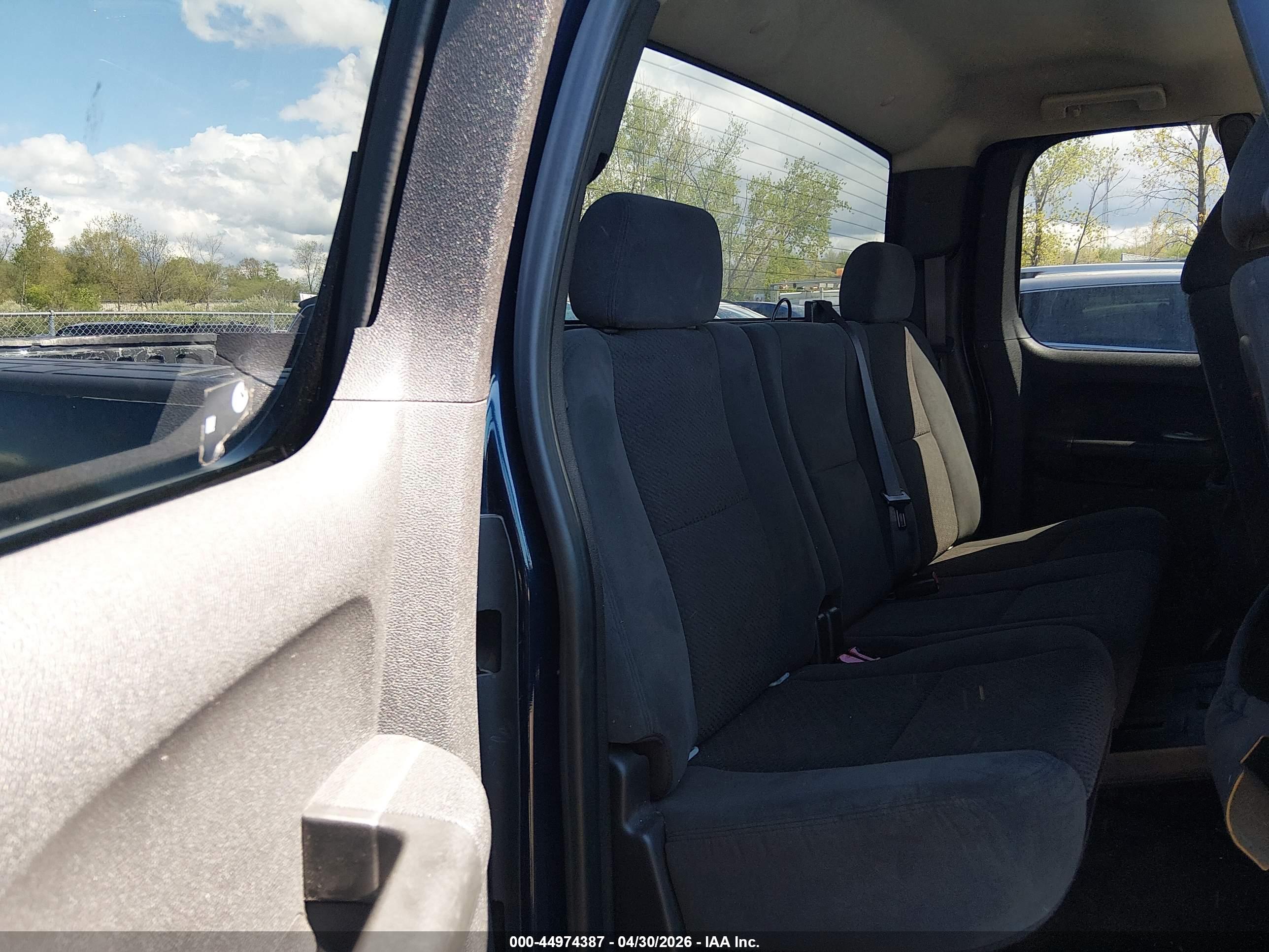 CHEVROLET SILVERADO image 8