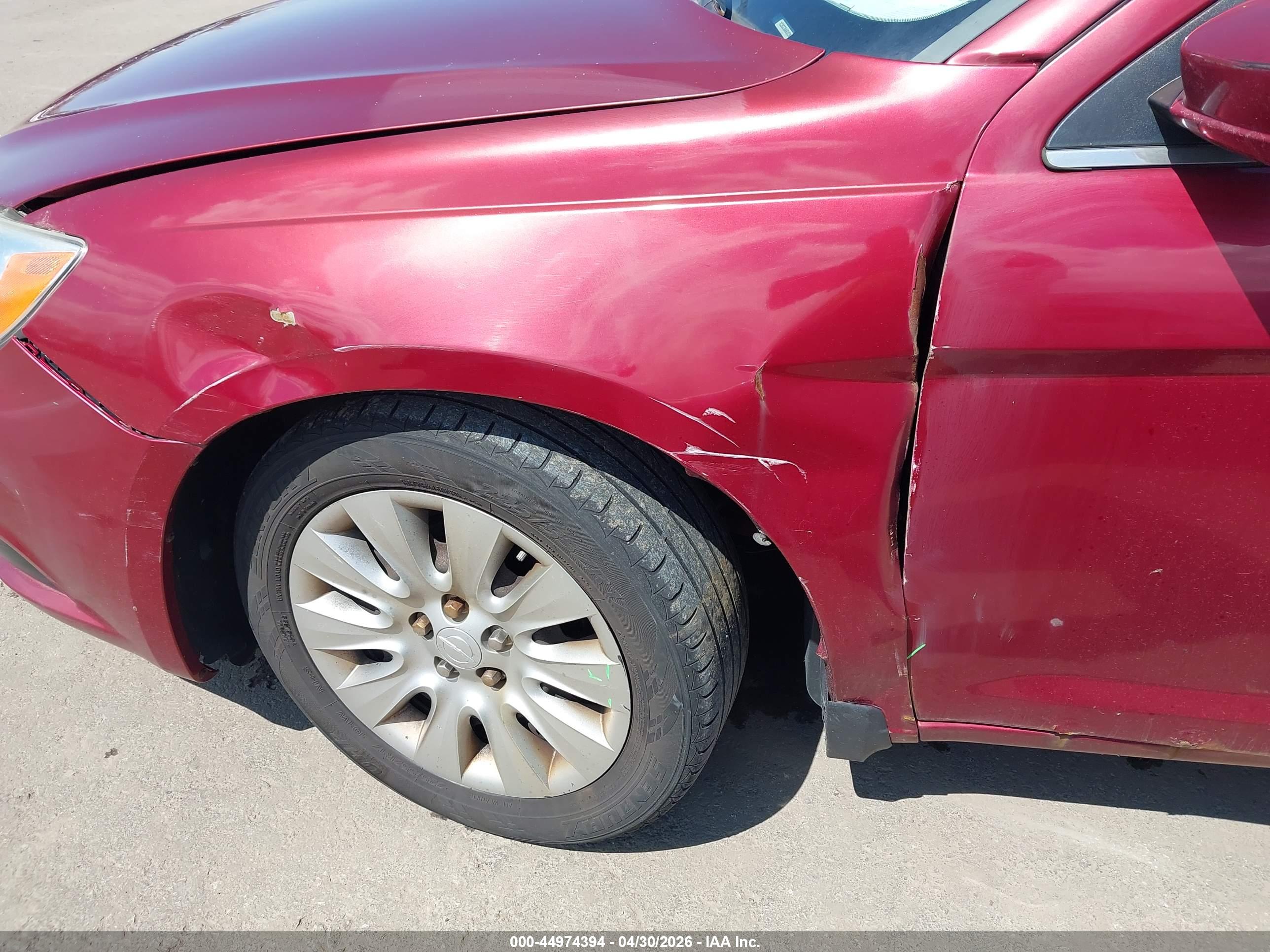 CHRYSLER 200 image 6