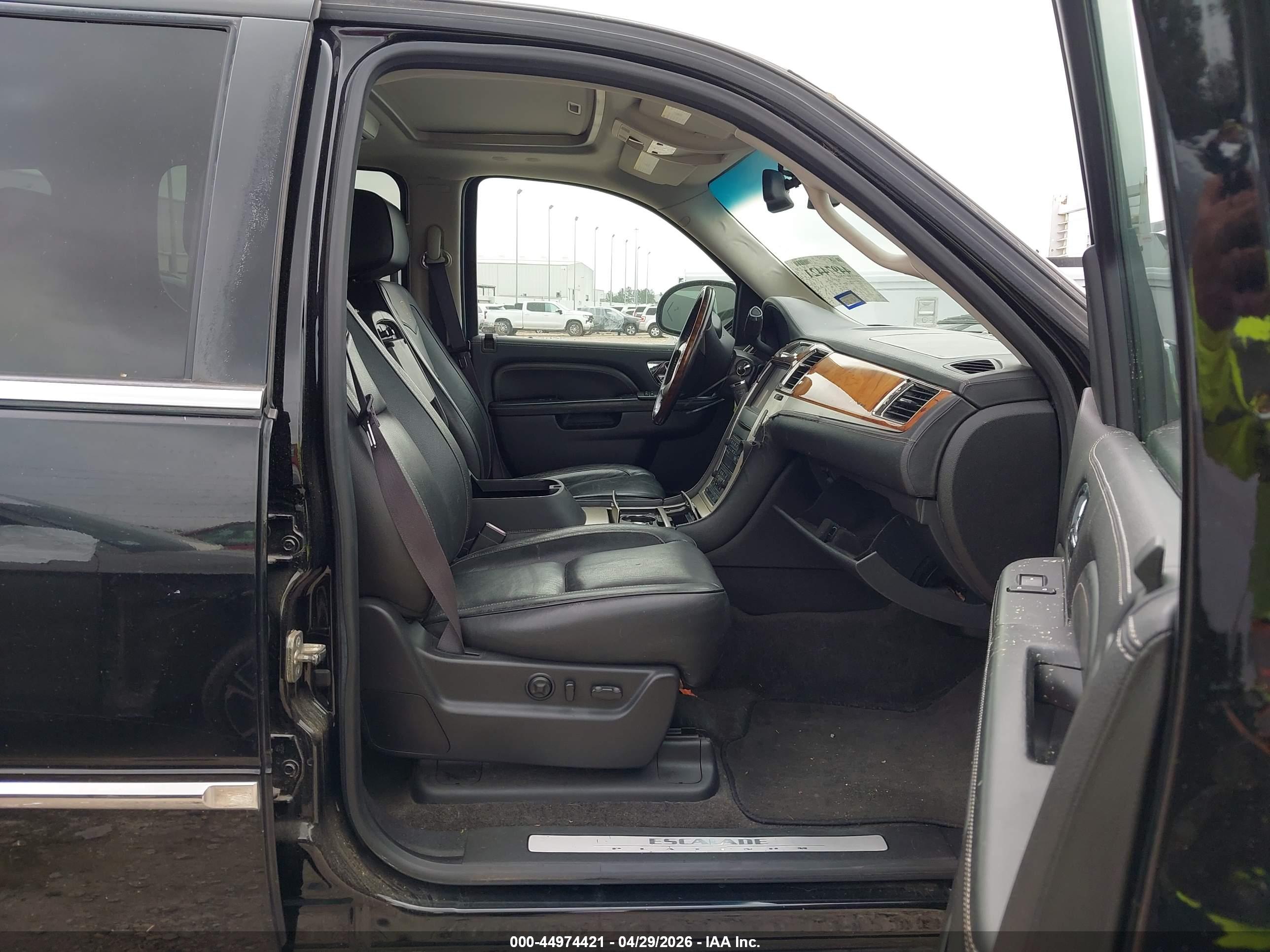 CADILLAC ESCALADE image 5