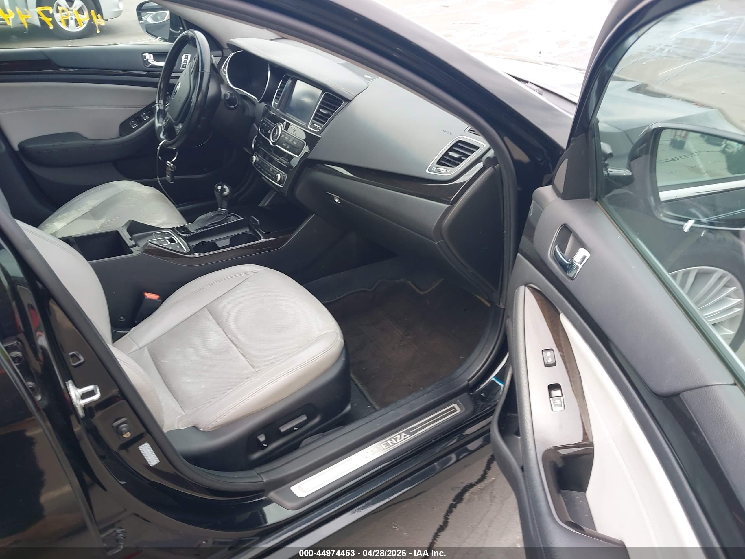 KIA CADENZA image 5