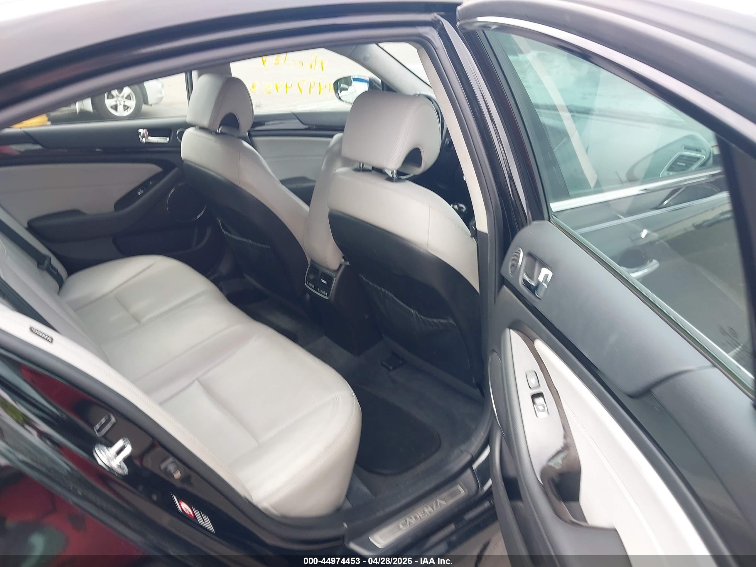 KIA CADENZA image 8