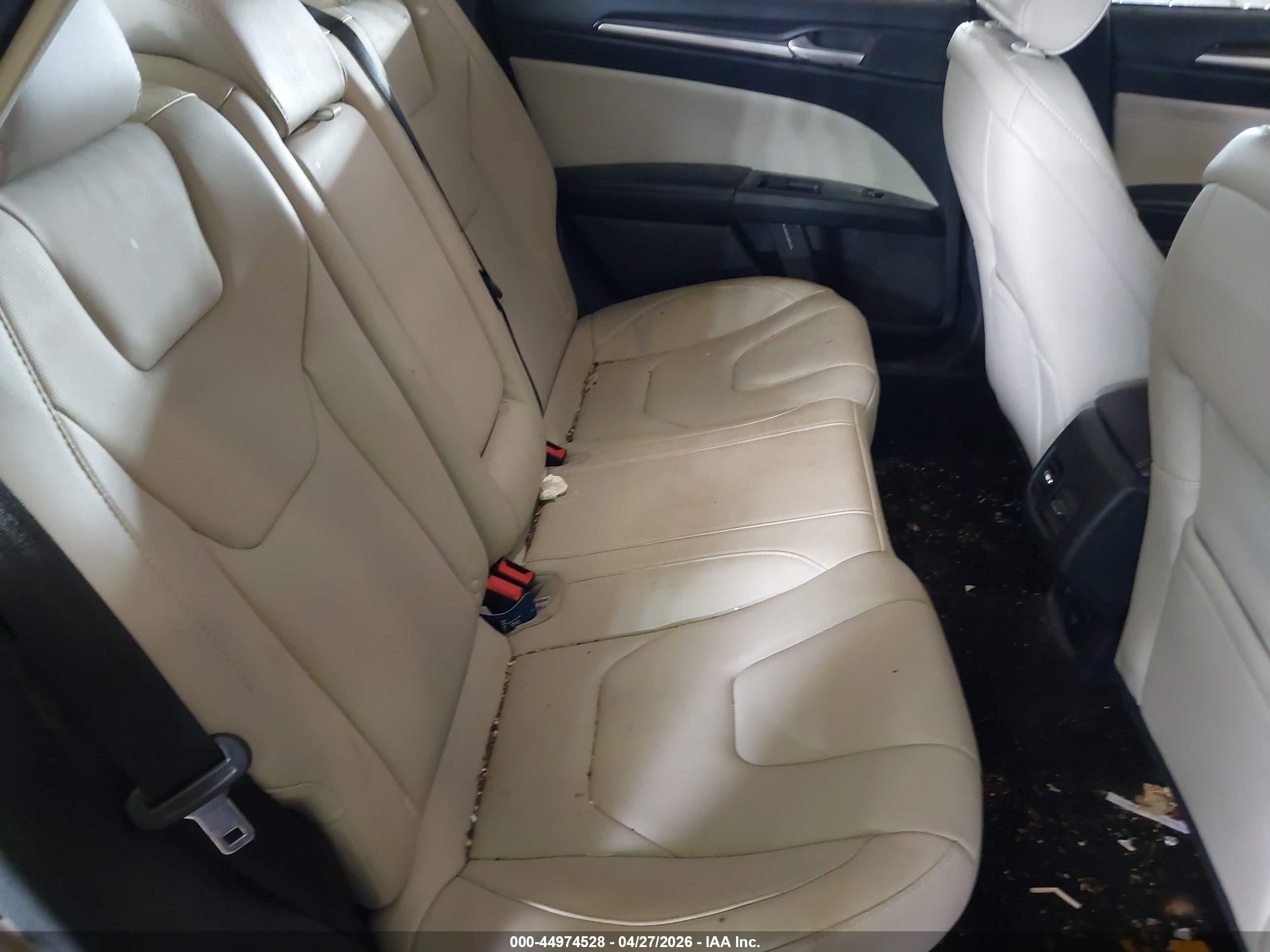 FORD FUSION image 8