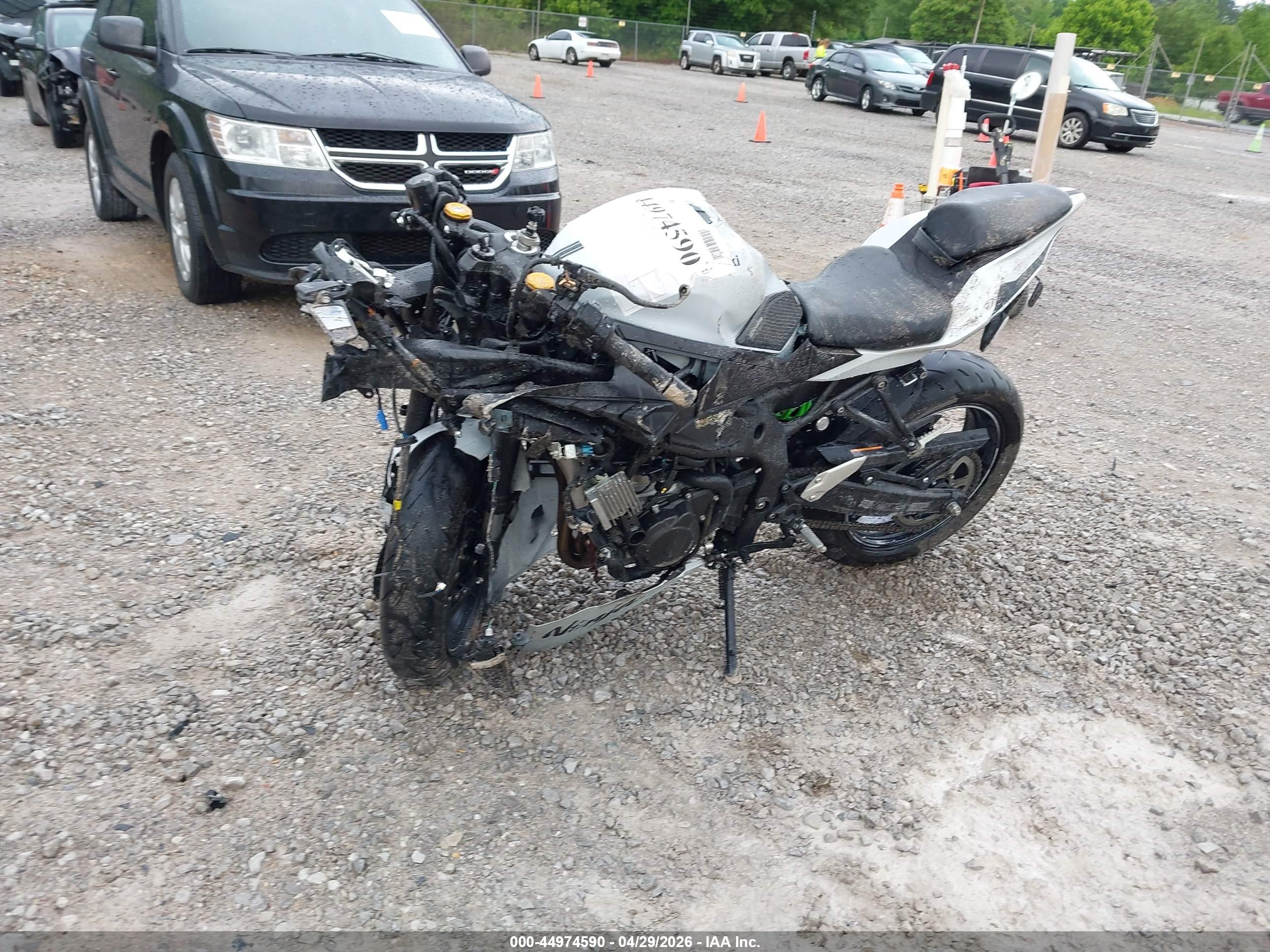KAWASAKI ZX400 image 2
