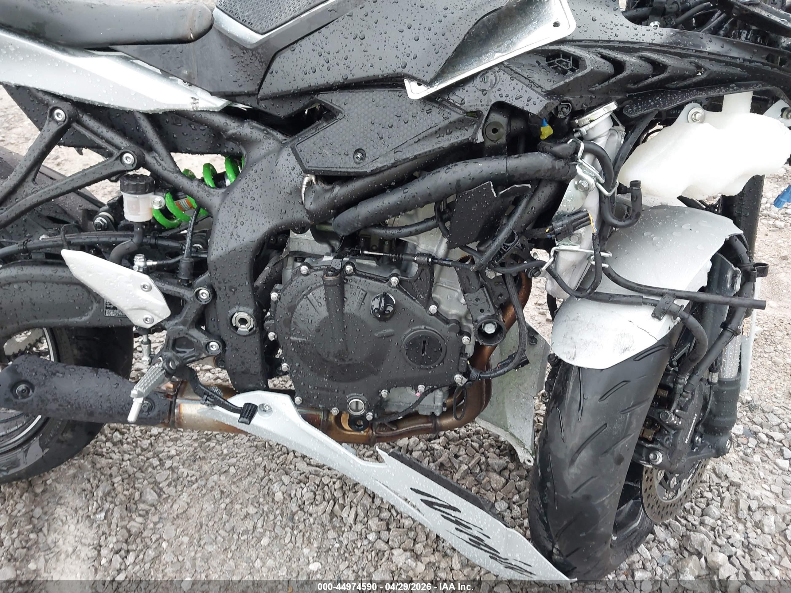 KAWASAKI ZX400 image 8
