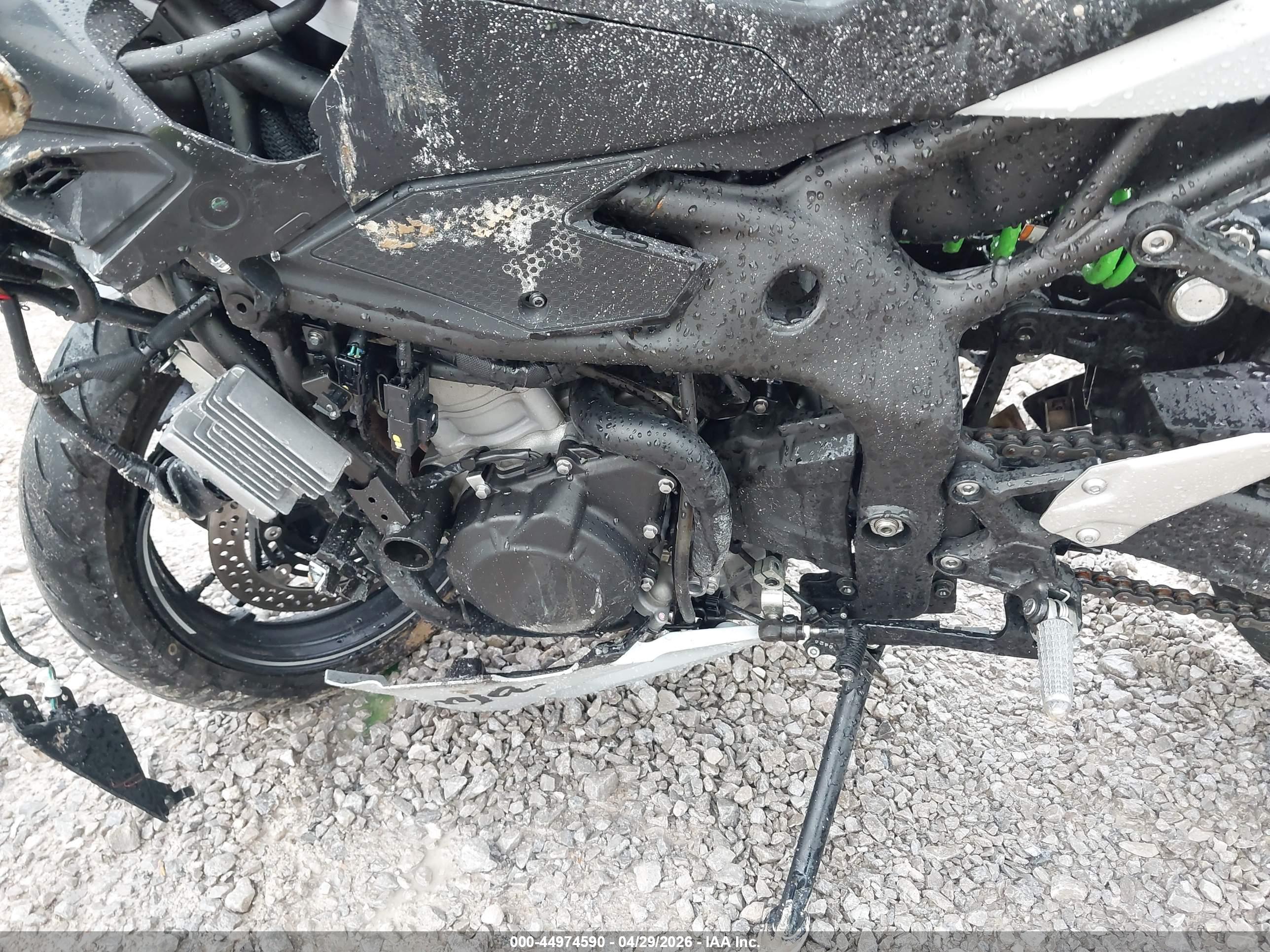 KAWASAKI ZX400 image 9