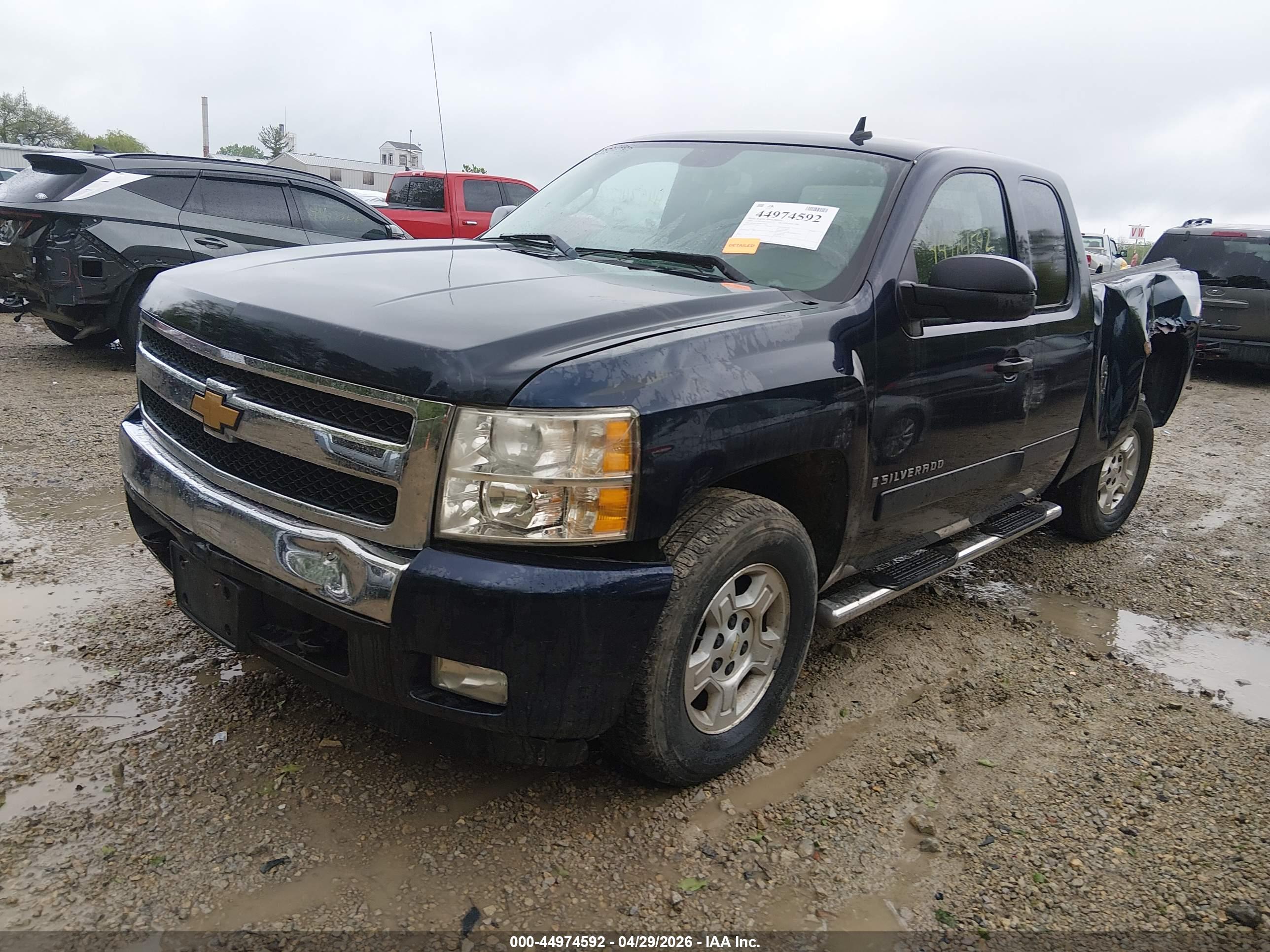 CHEVROLET SILVERADO image 2